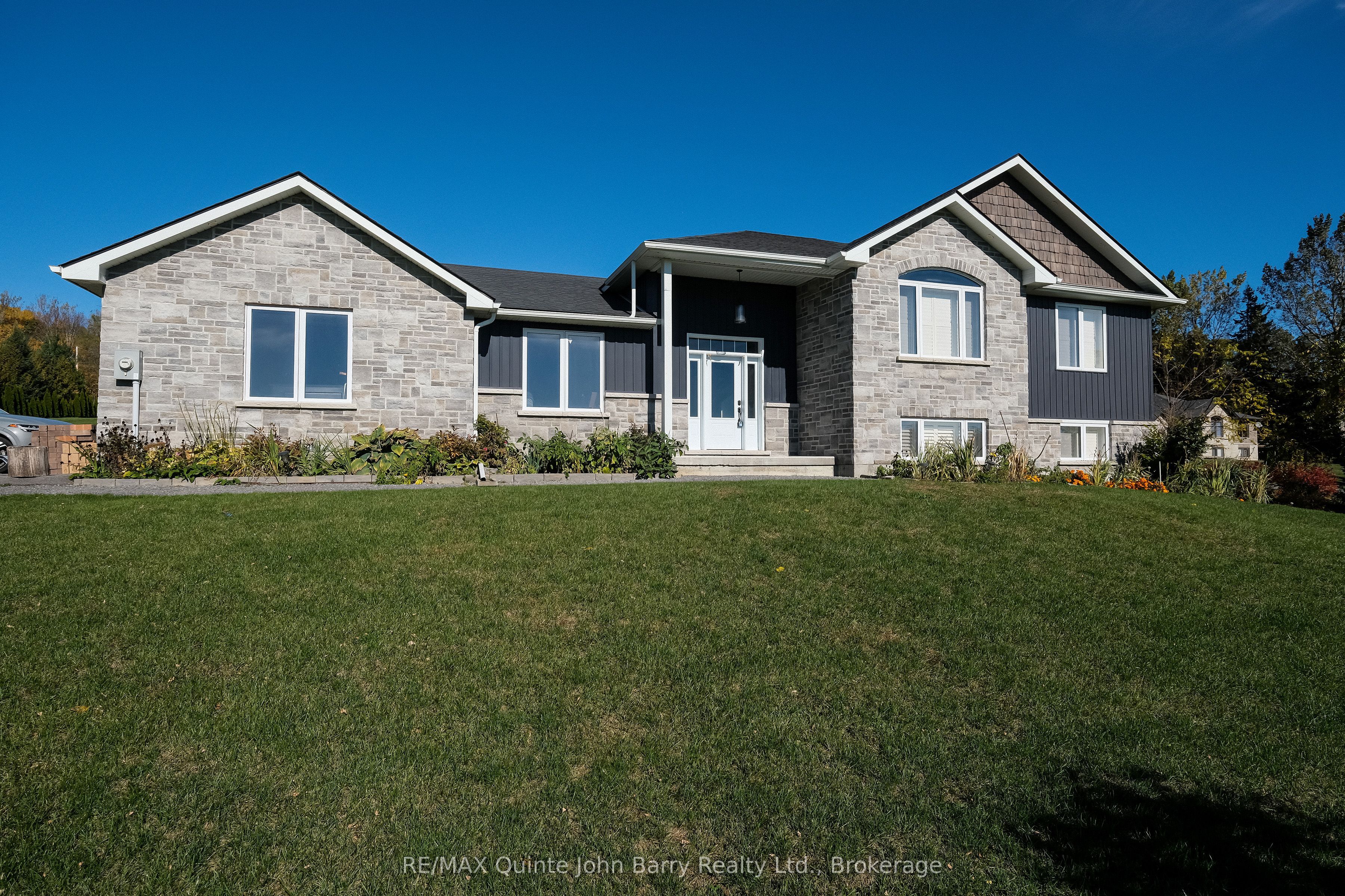 625 Huff Road Property Photo 1