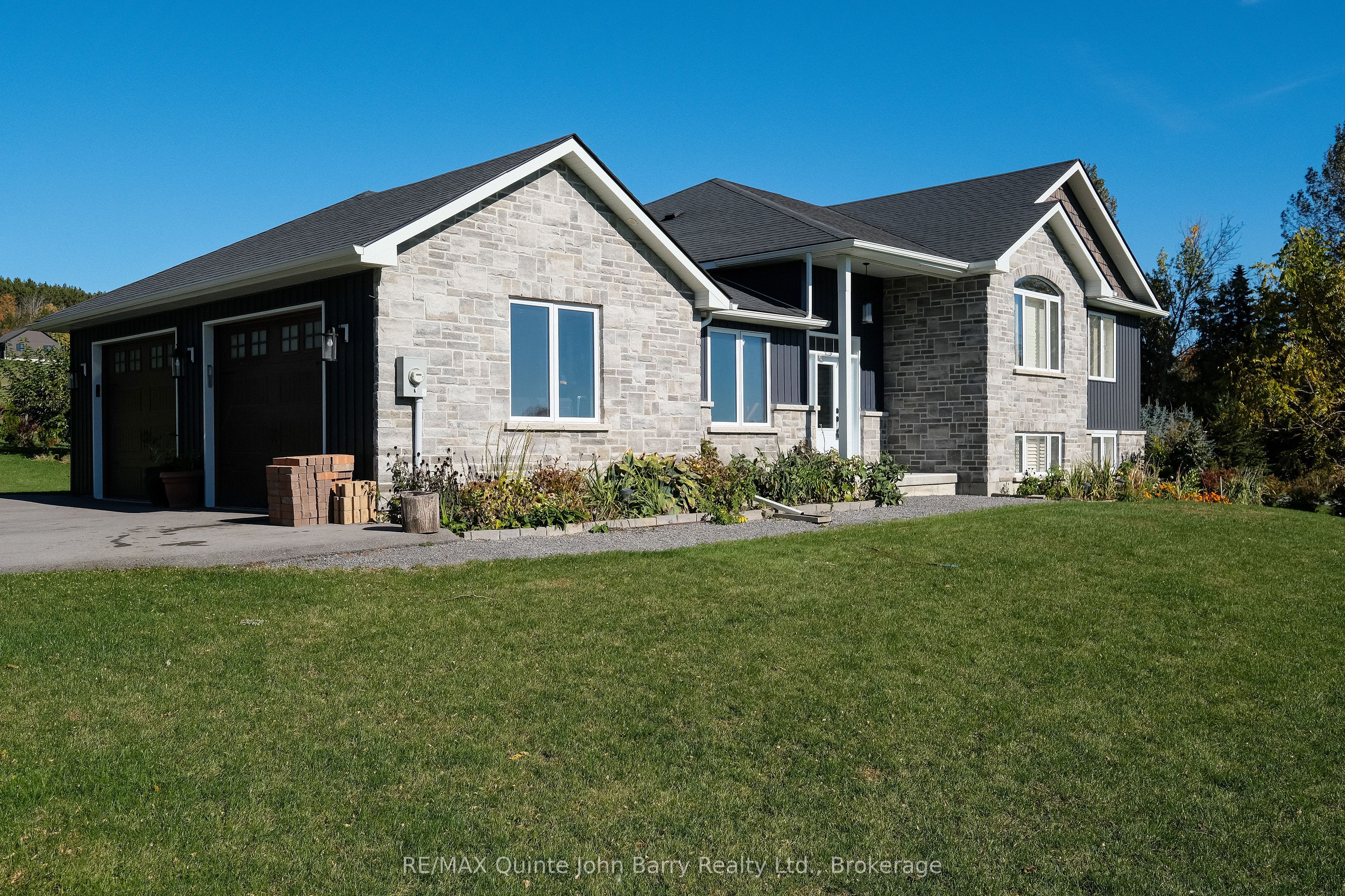 625 Huff Road Property Photo 2