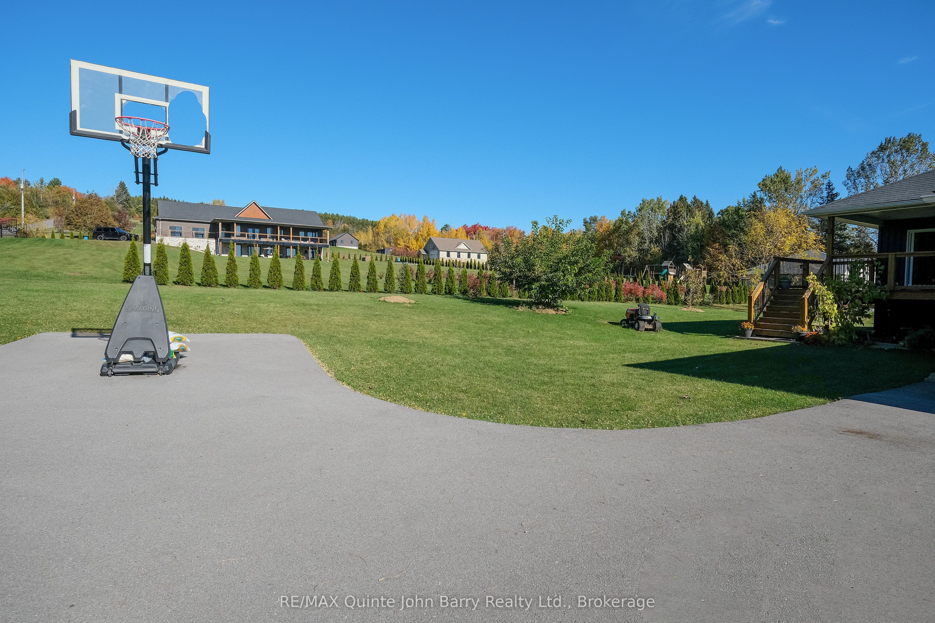 625 Huff Road Property Photo 4