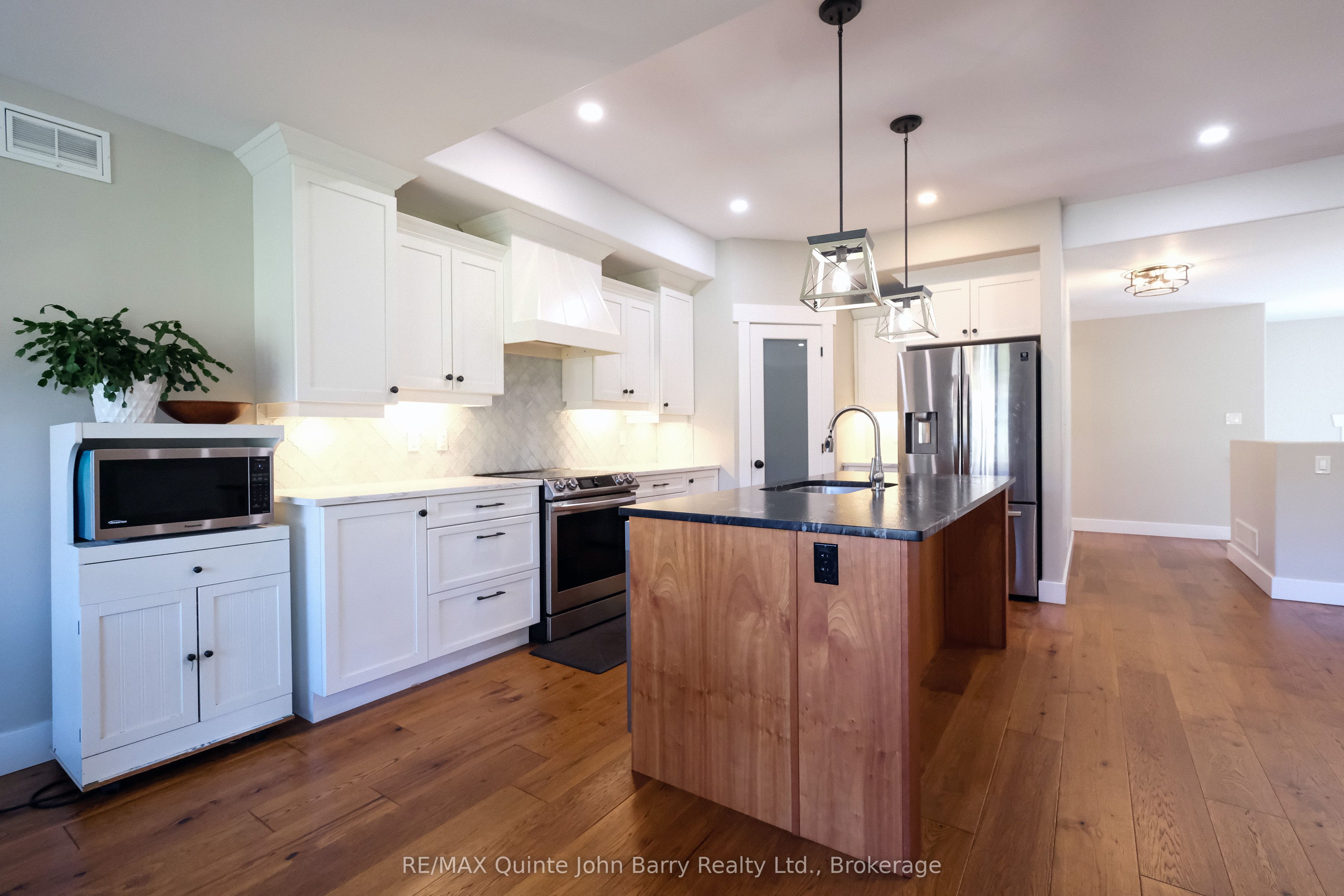 625 Huff Road Property Photo 13