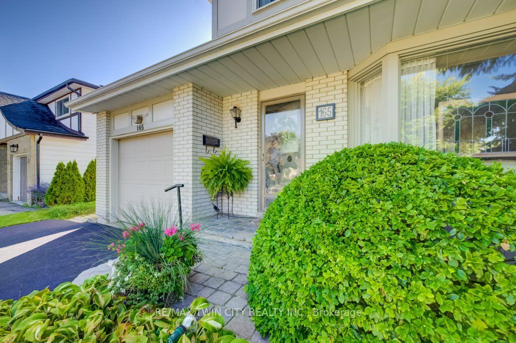 165 Mcgarry Drive Property Photo 3