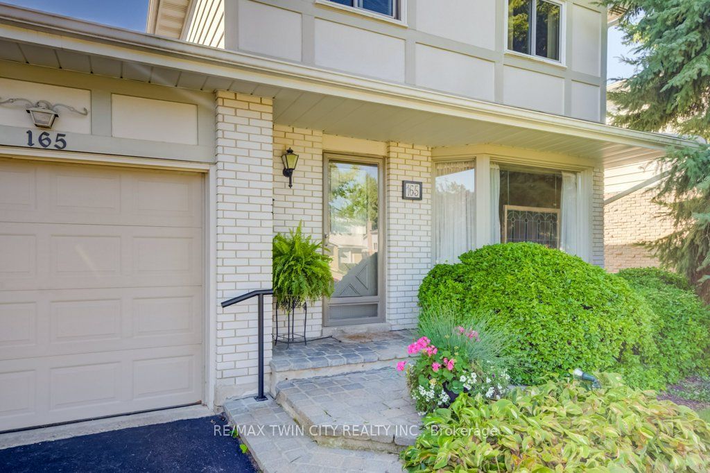 165 Mcgarry Drive Property Photo 4