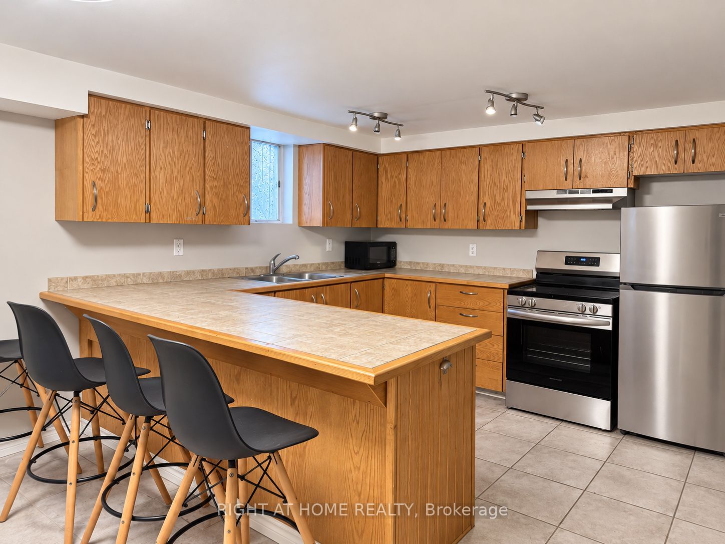 19 Evergreen Avenue Property Photo 3