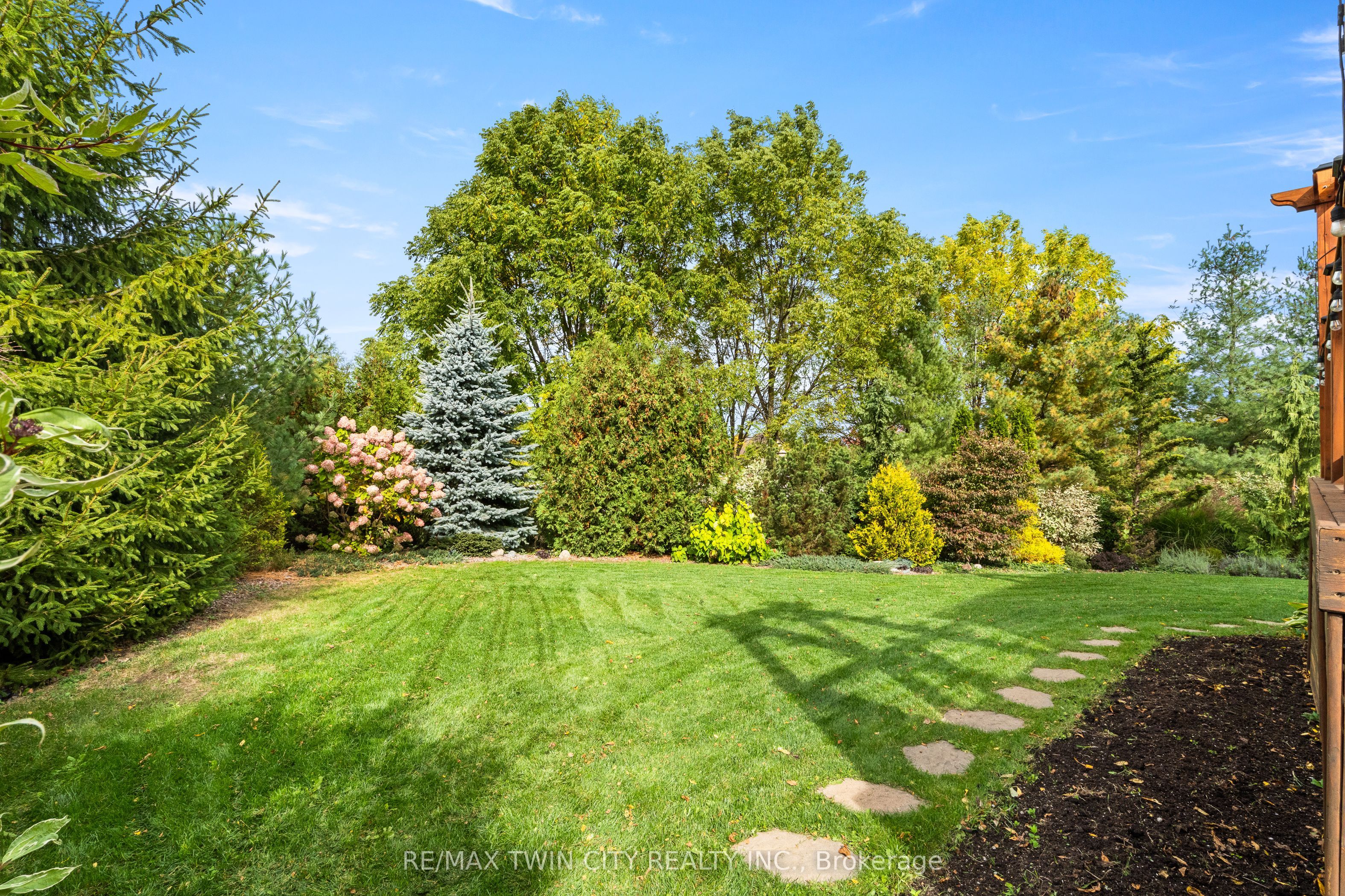 296 Falling Green Crescent Property Photo 40