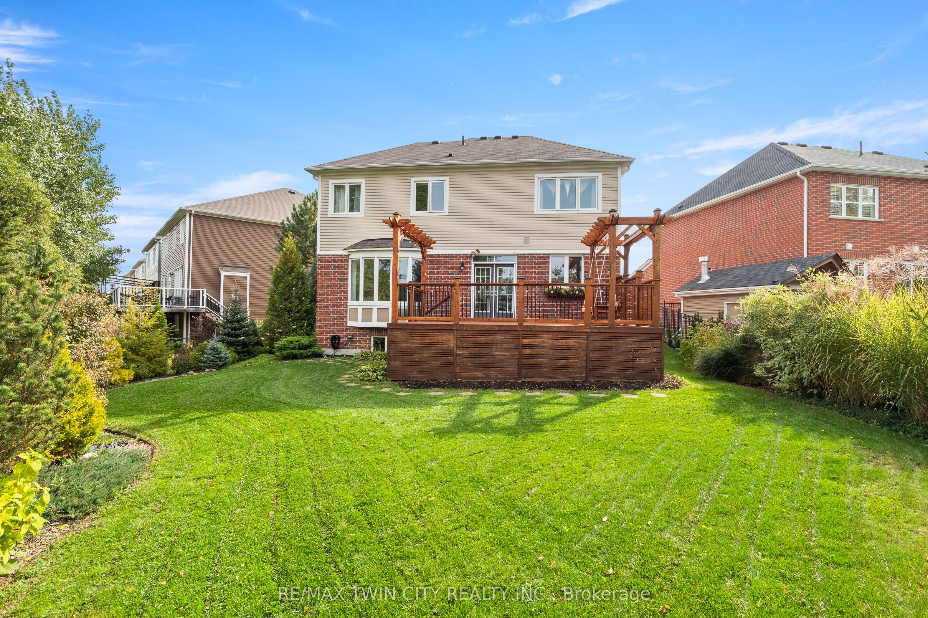296 Falling Green Crescent Property Photo 41