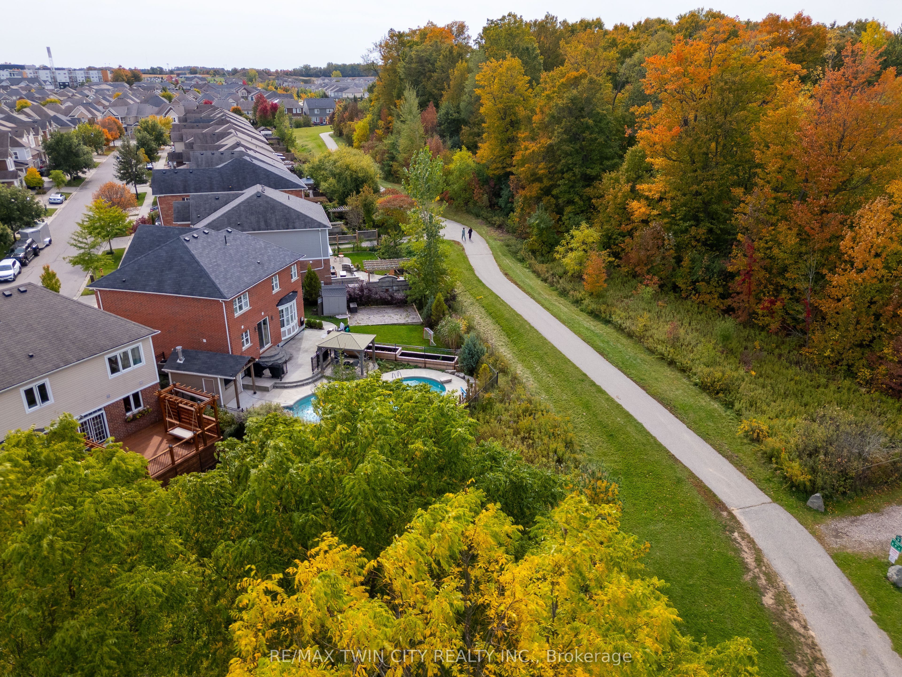 296 Falling Green Crescent Property Photo 47