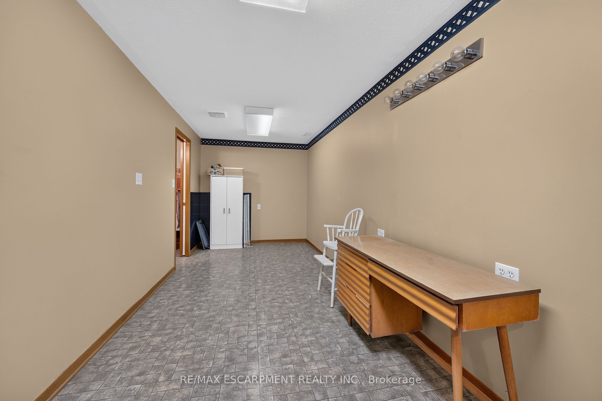 11 Barton Street Property Photo 28