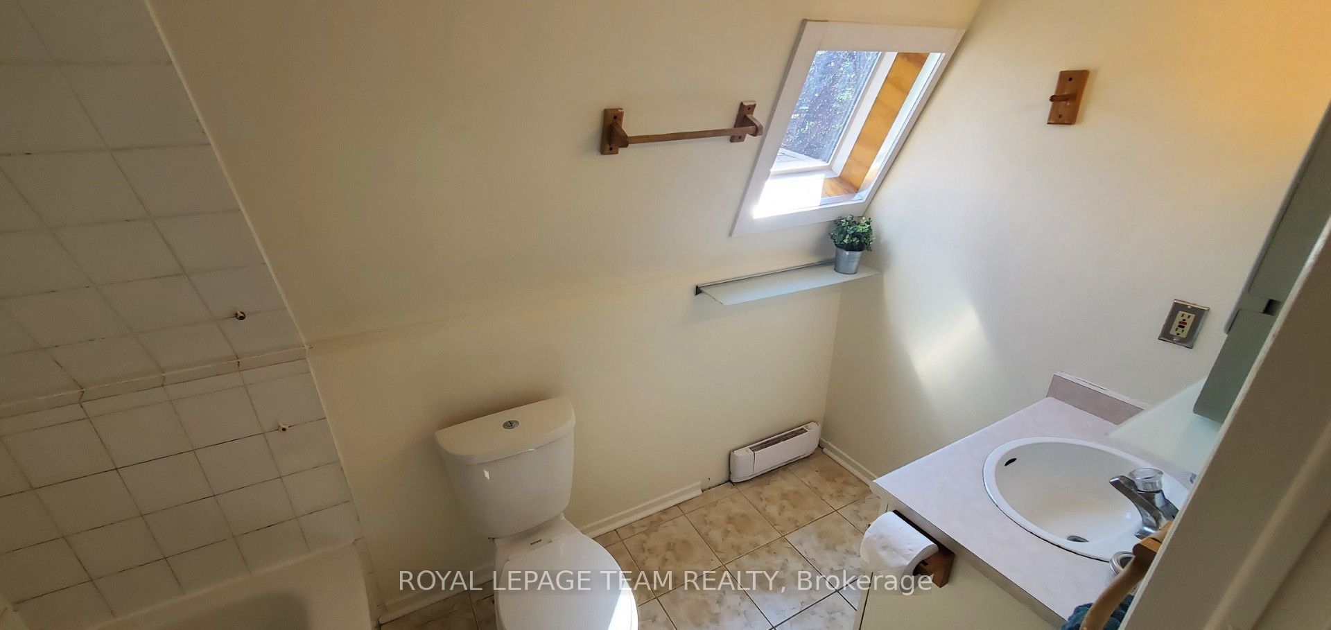 613 Gilmour Street 4 Property Photo 11