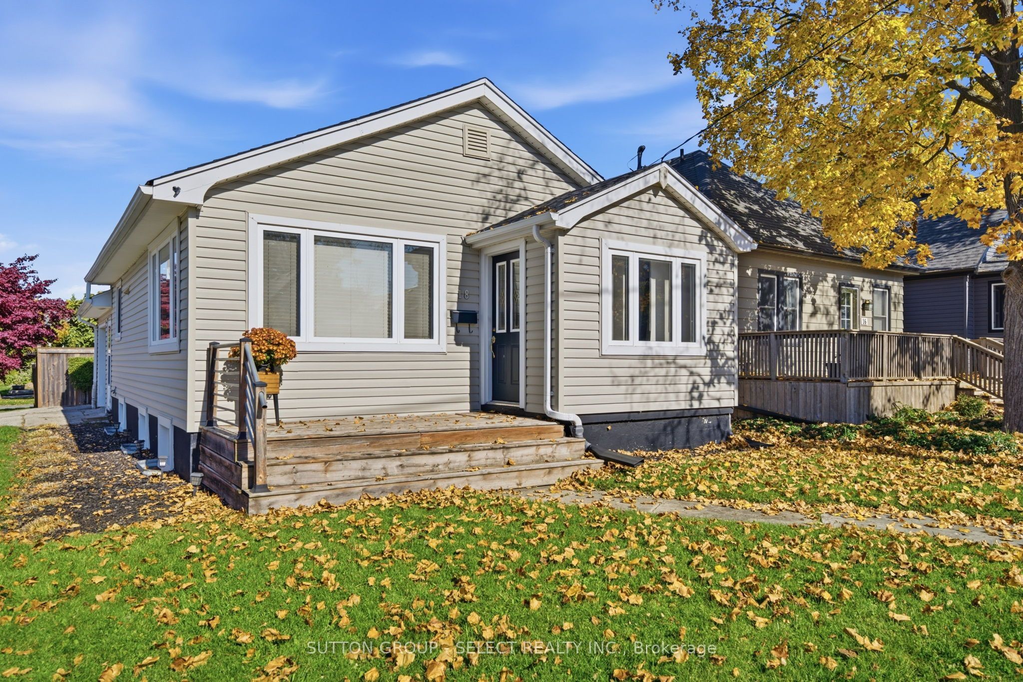 18 Briscoe Street W Property Photo 1