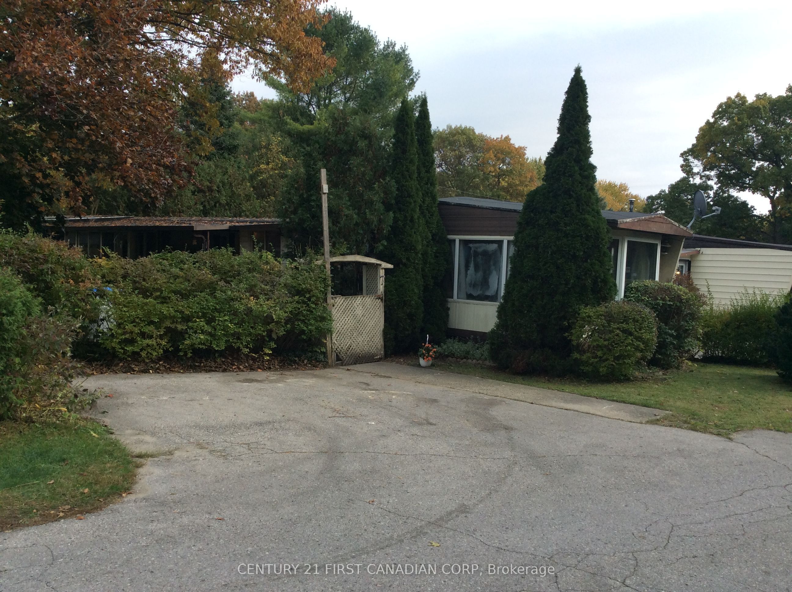 9839 Lakeshore Road 7 Property Photo 1