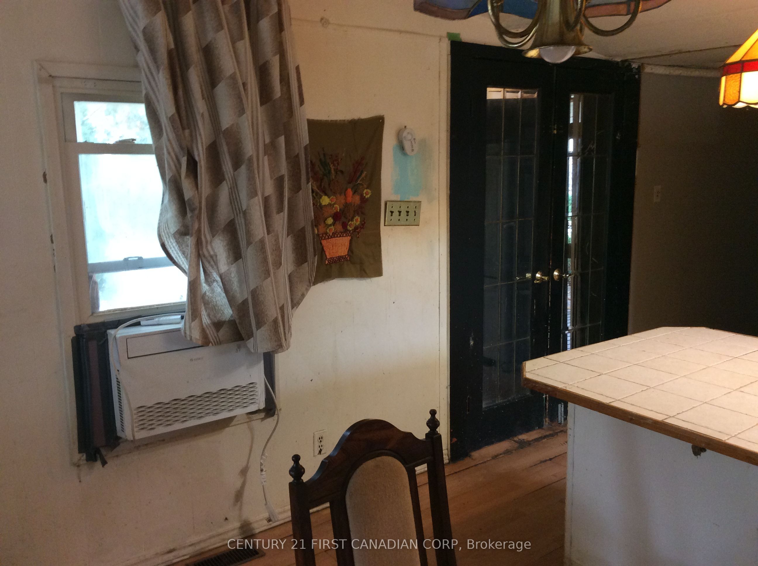 9839 Lakeshore Road 7 Property Photo 8