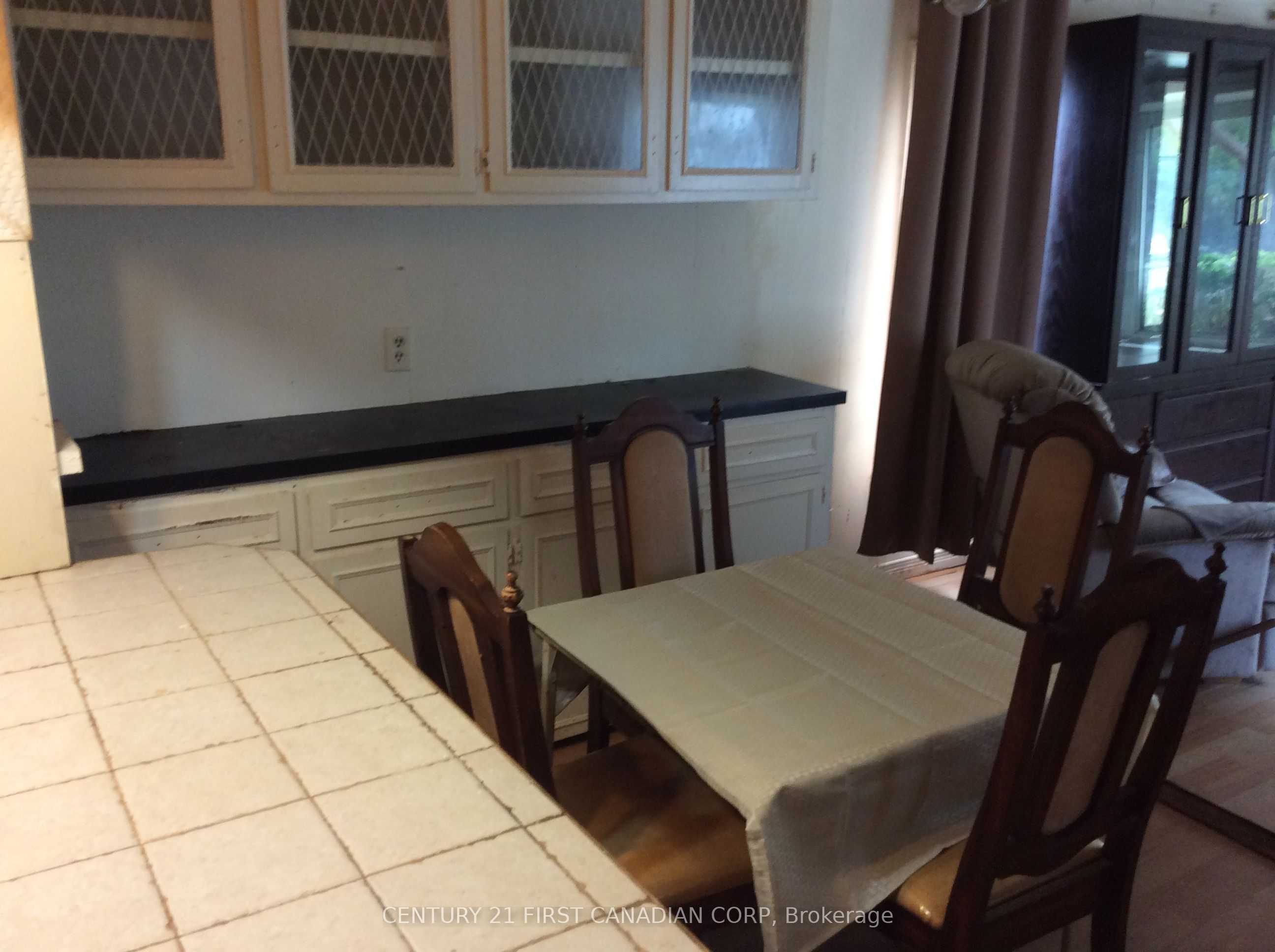 9839 Lakeshore Road 7 Property Photo 10