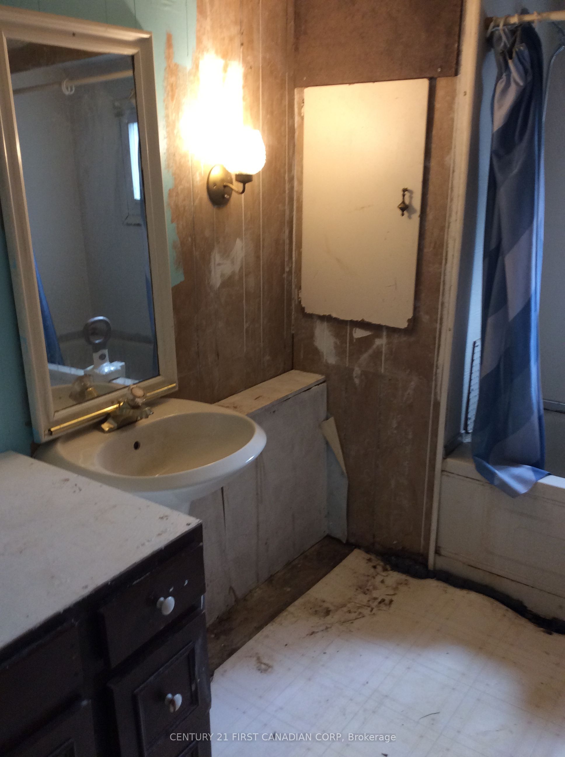 9839 Lakeshore Road 7 Property Photo 17