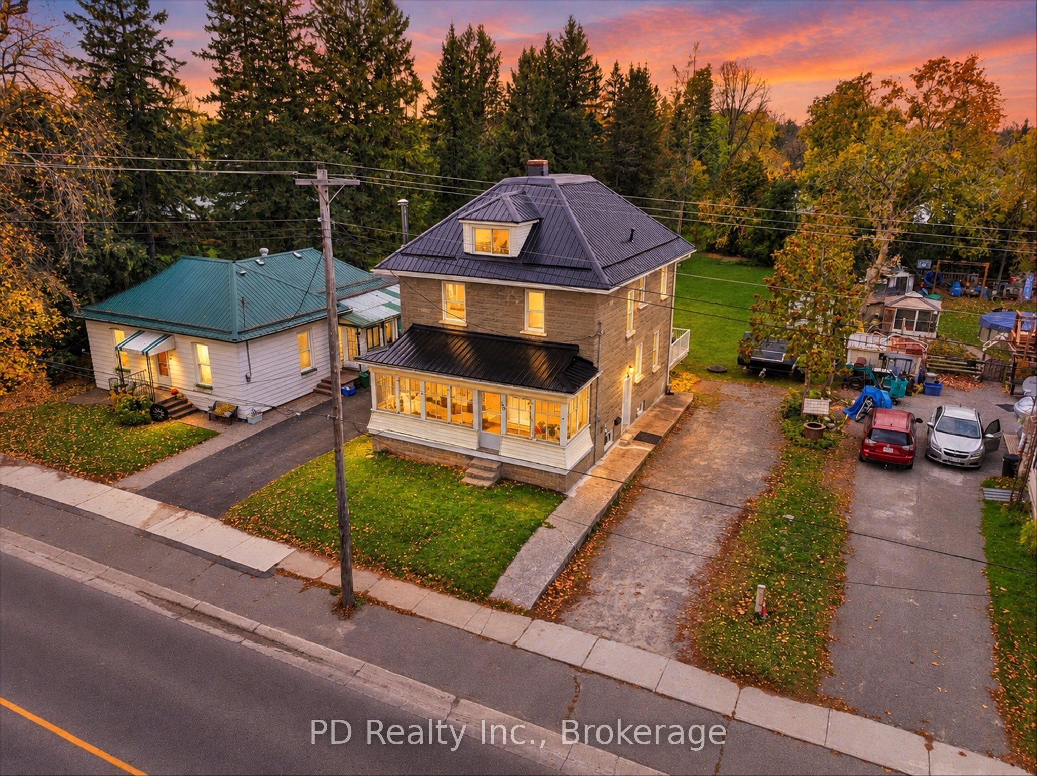 59 King St Street W Property Photo 1