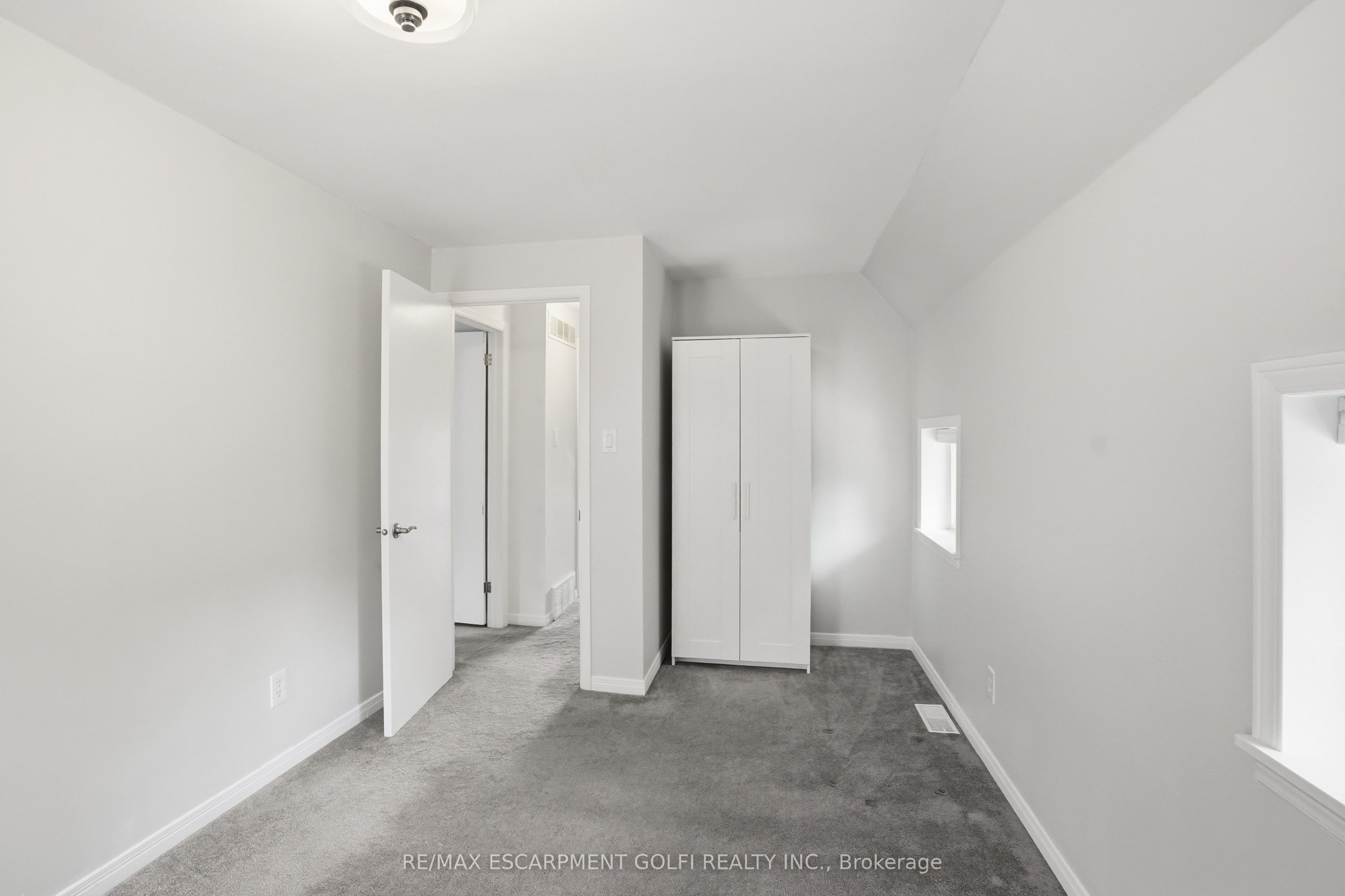 292 Main Street W A Property Photo 25