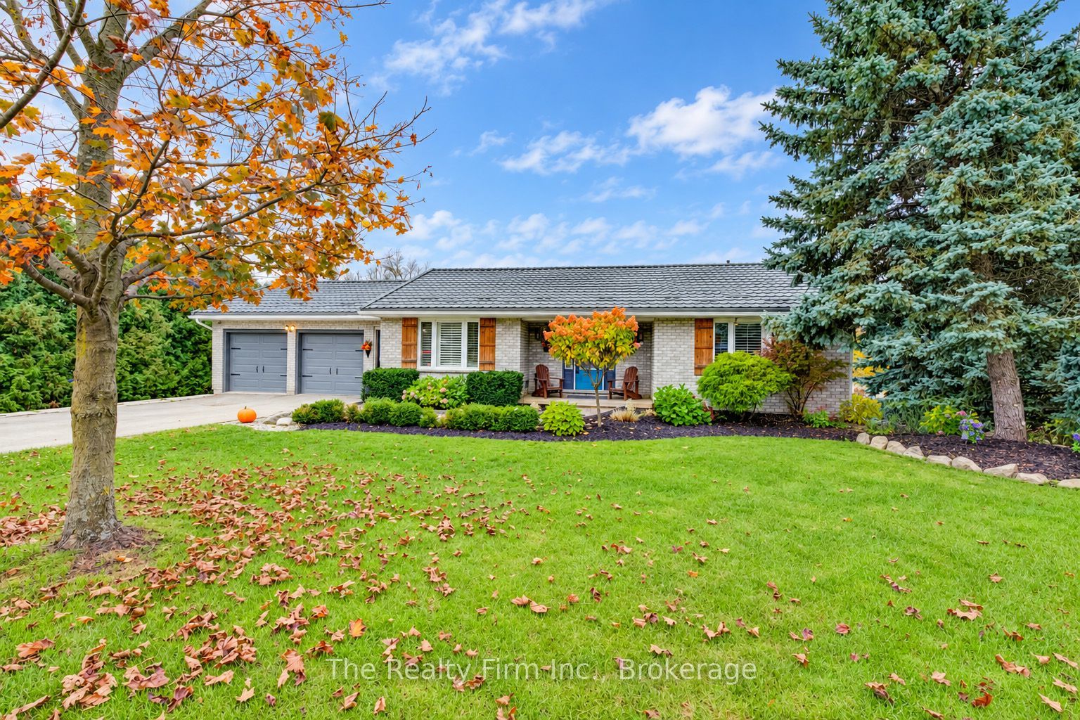 6652 3rd Line W Property Photo 1