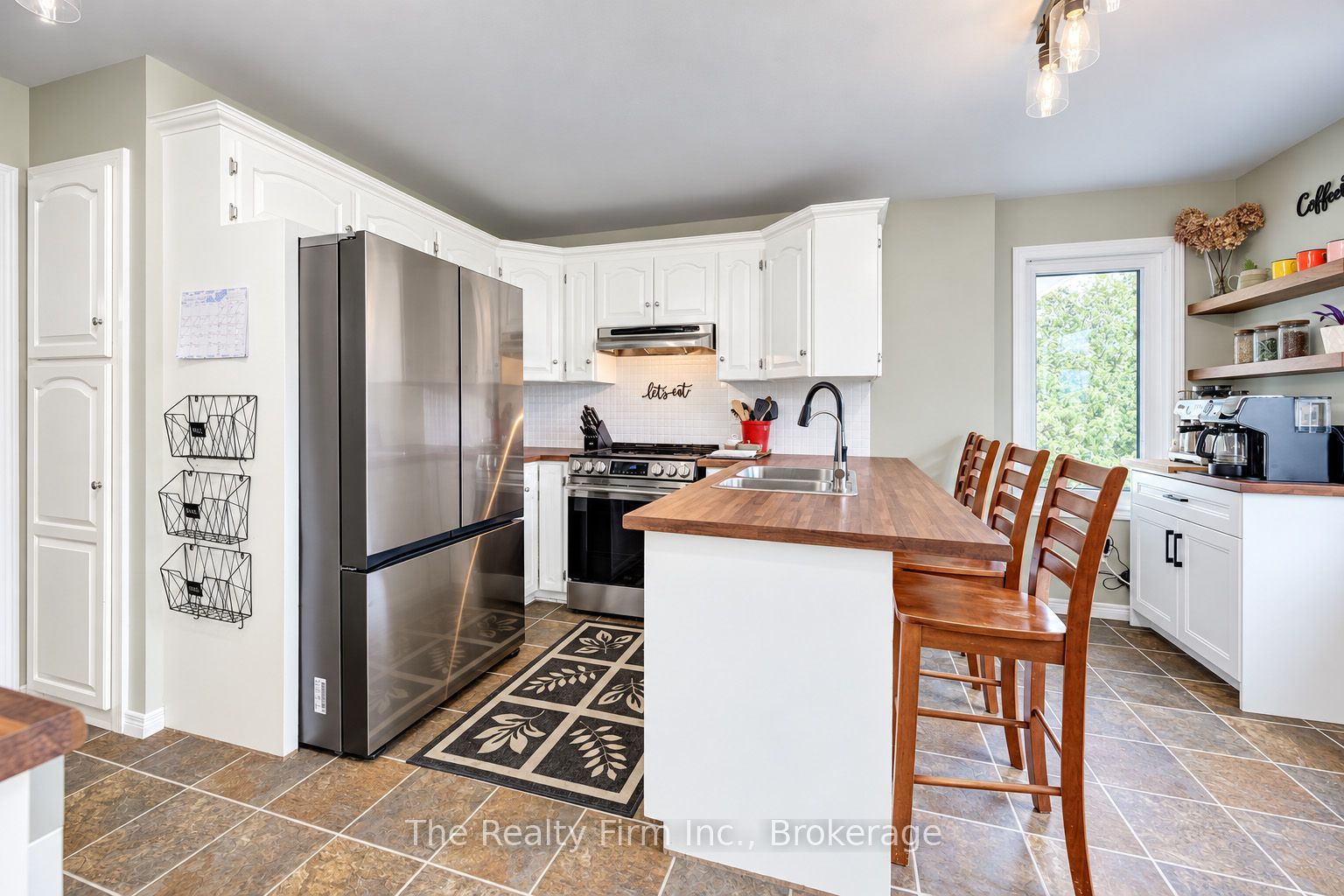 6652 3rd Line W Property Photo 6