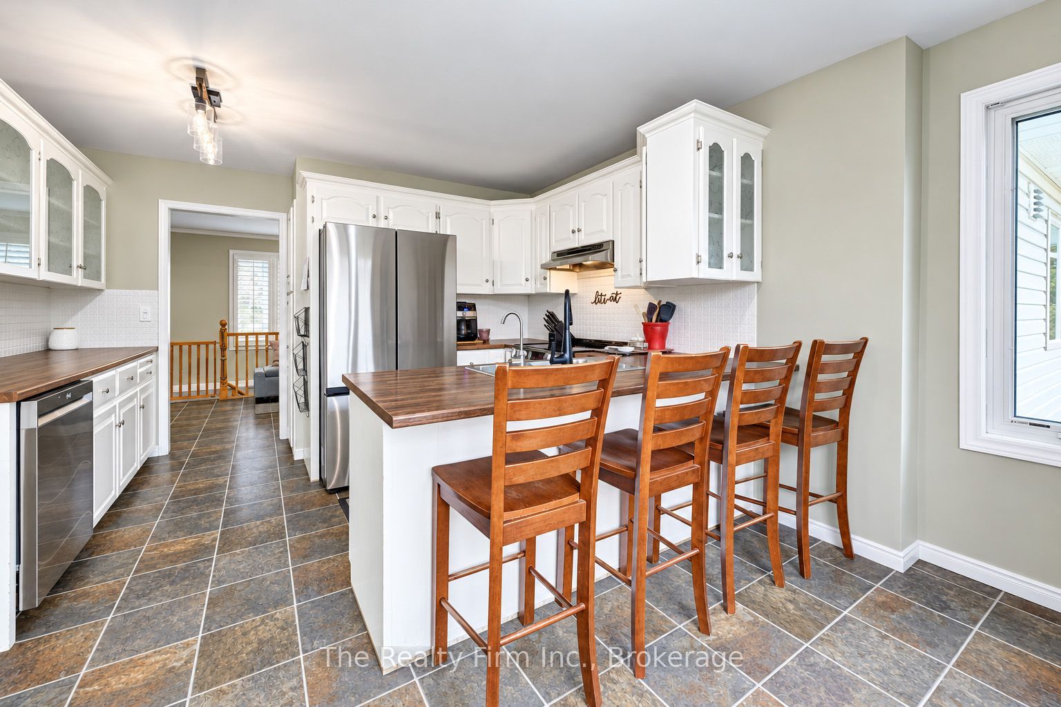 6652 3rd Line W Property Photo 7