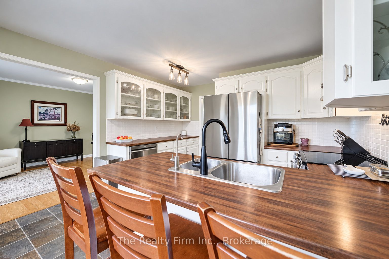 6652 3rd Line W Property Photo 9