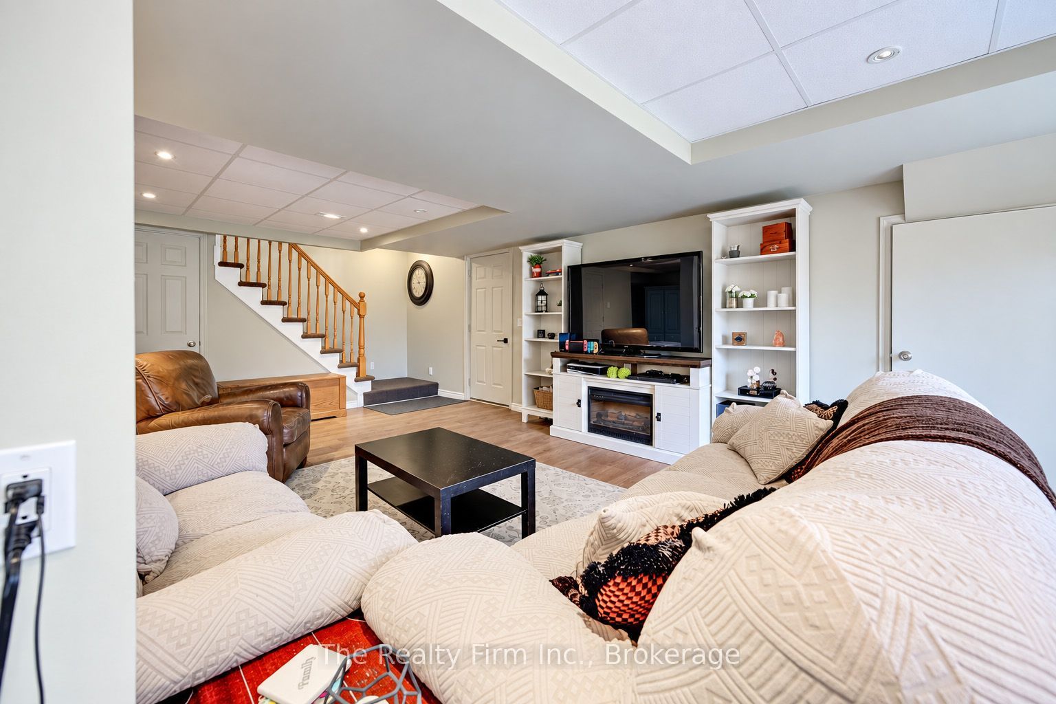 6652 3rd Line W Property Photo 20