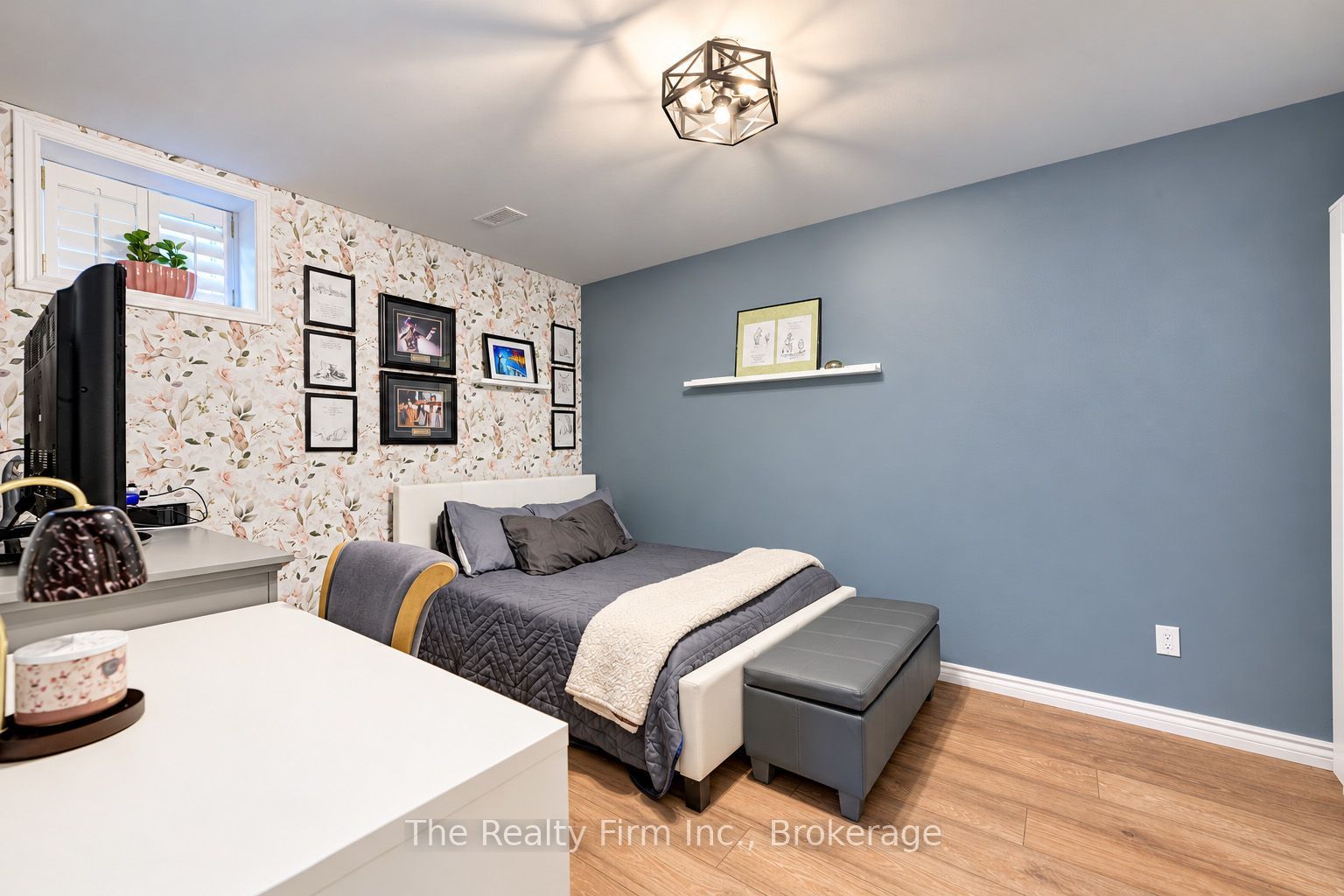 6652 3rd Line W Property Photo 22