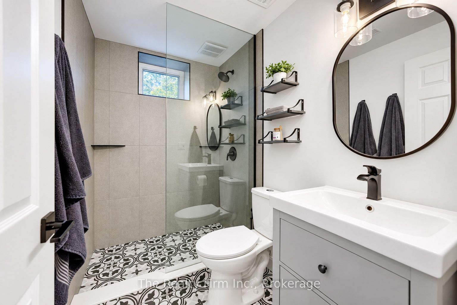 6652 3rd Line W Property Photo 23