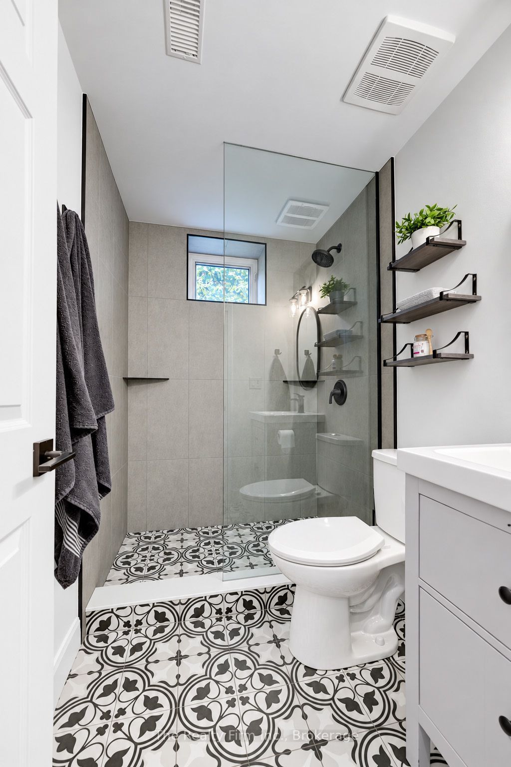 6652 3rd Line W Property Photo 24