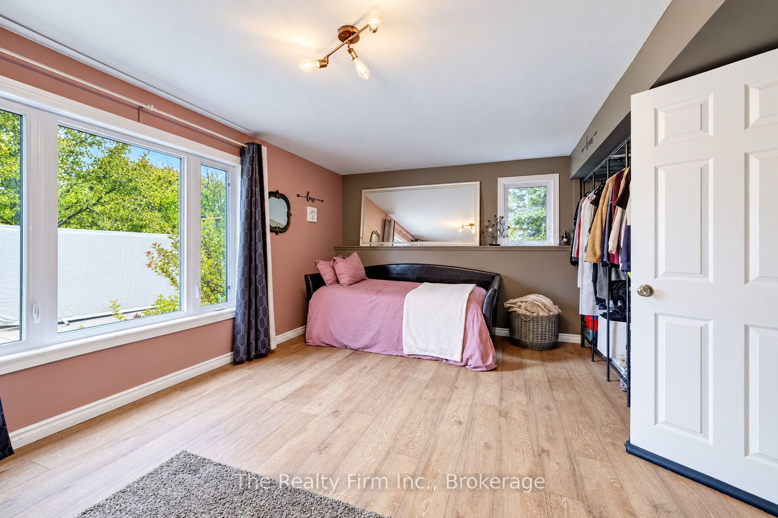 6652 3rd Line W Property Photo 26