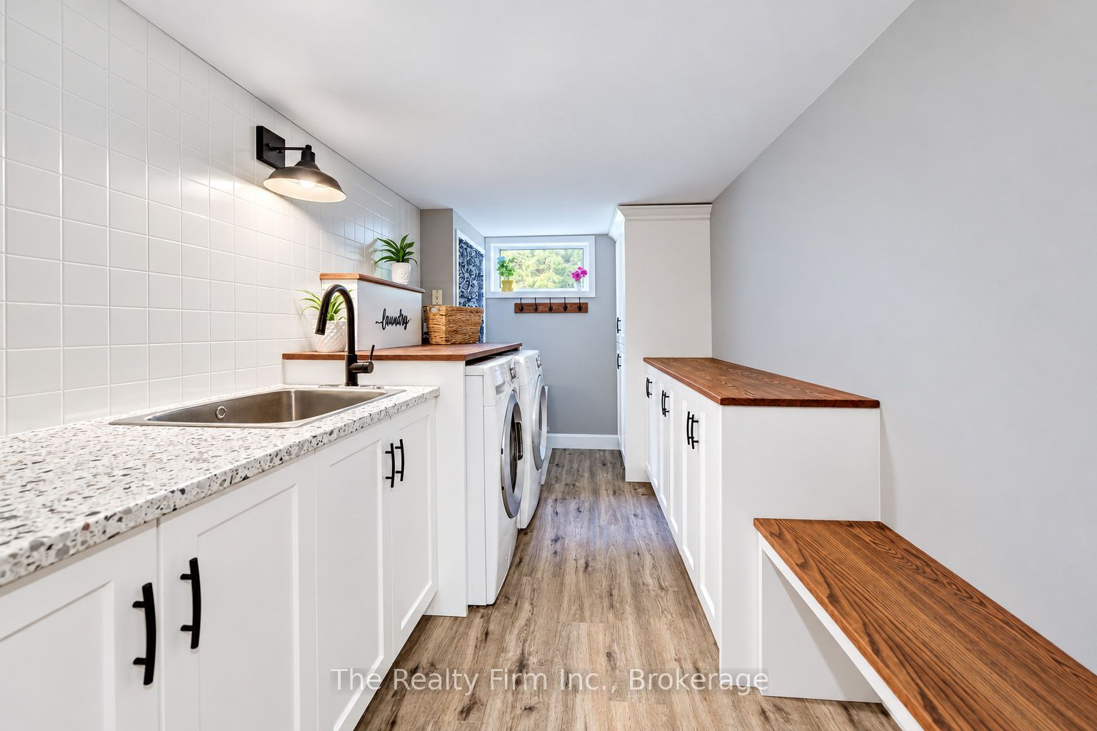 6652 3rd Line W Property Photo 28