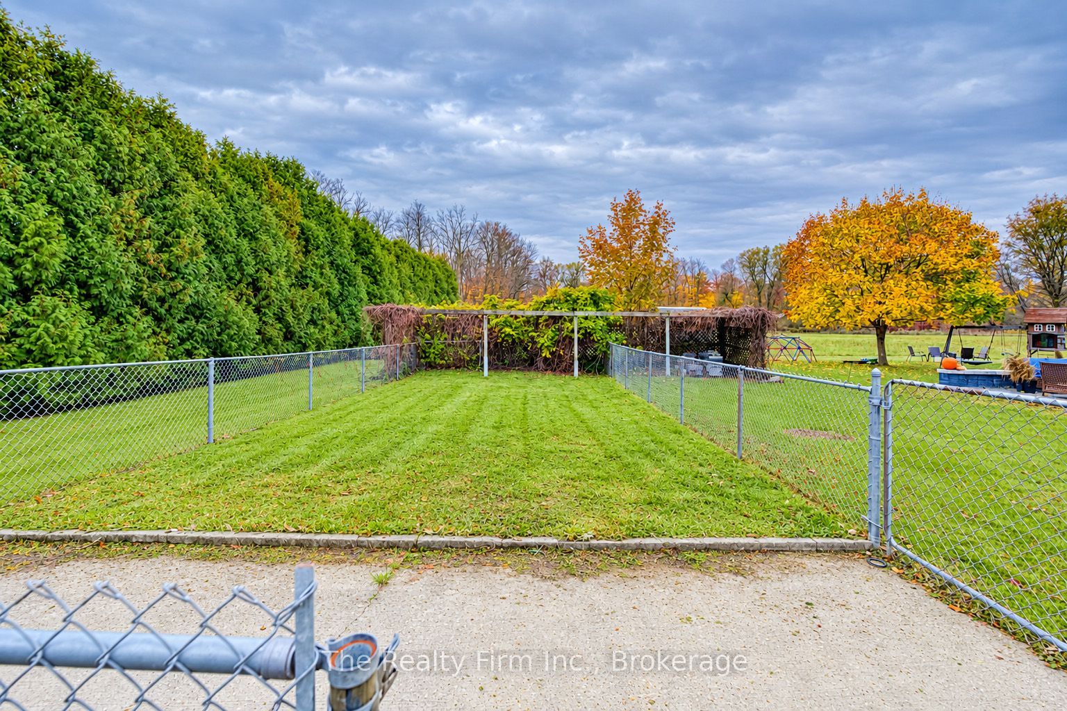 6652 3rd Line W Property Photo 30