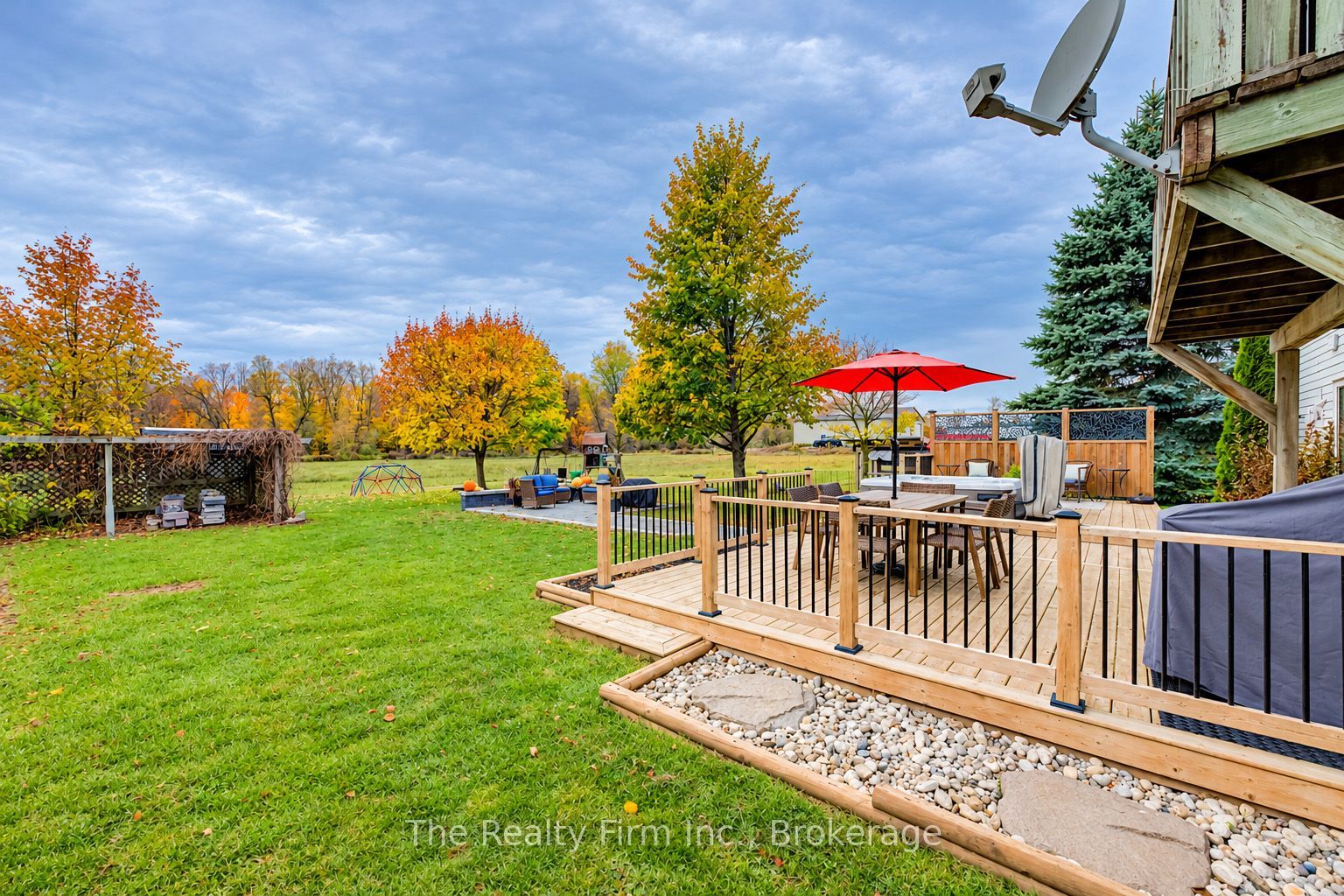 6652 3rd Line W Property Photo 31
