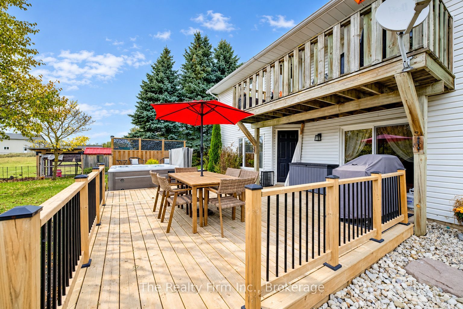 6652 3rd Line W Property Photo 32