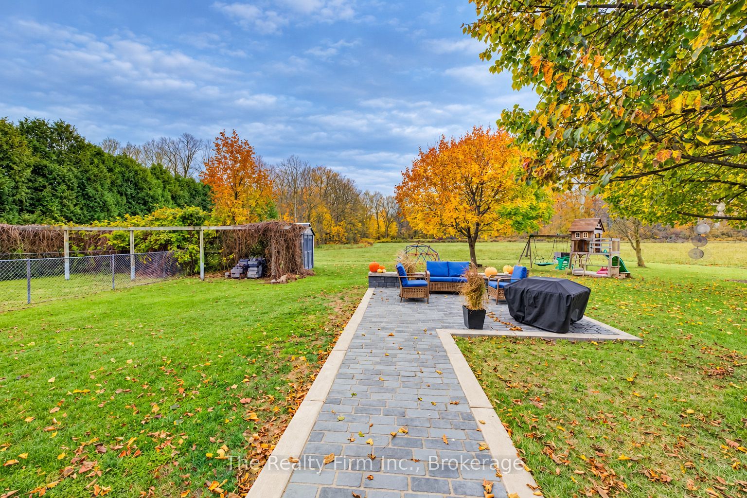 6652 3rd Line W Property Photo 35