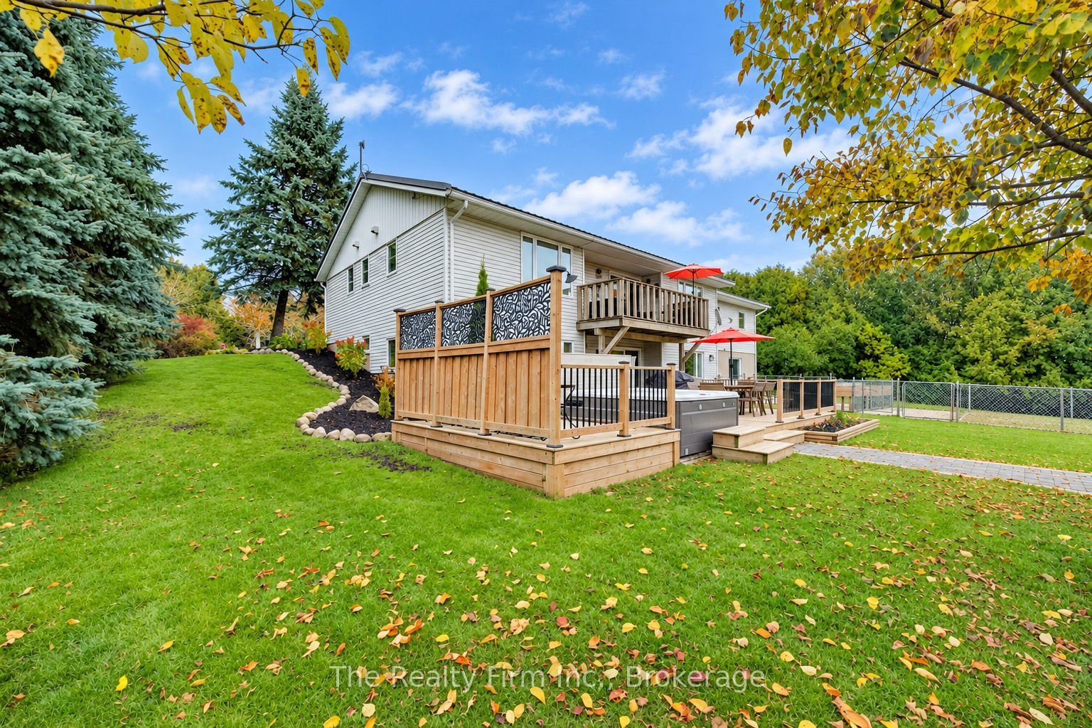 6652 3rd Line W Property Photo 38