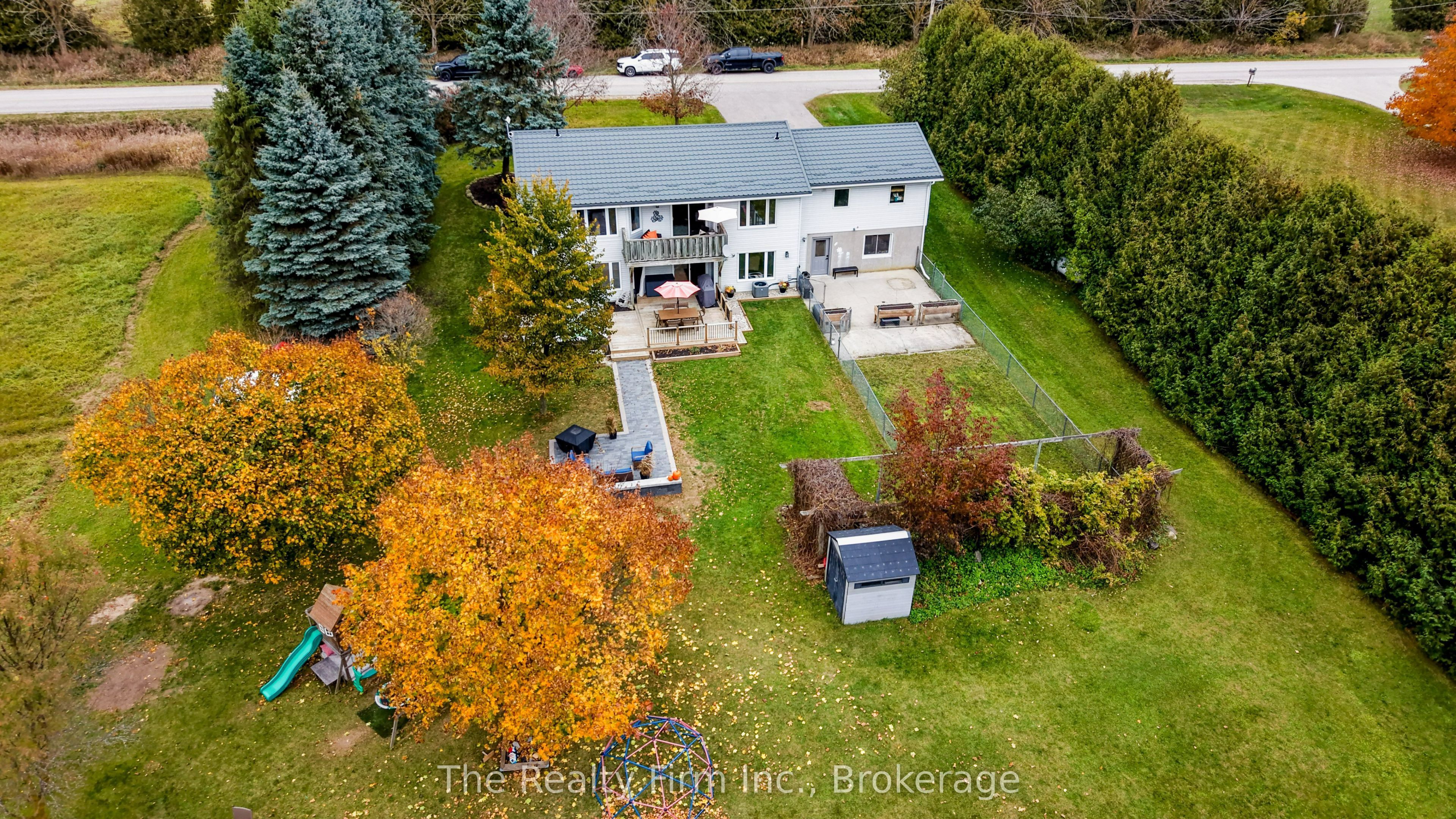 6652 3rd Line W Property Photo 46