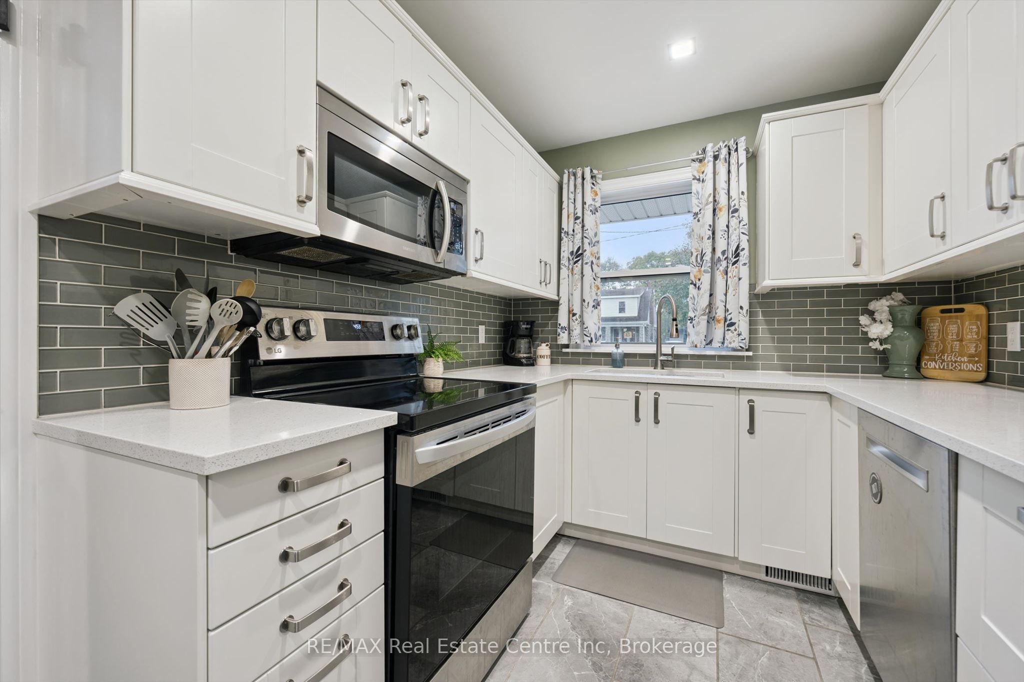 22 Fifth Avenue Property Photo 6