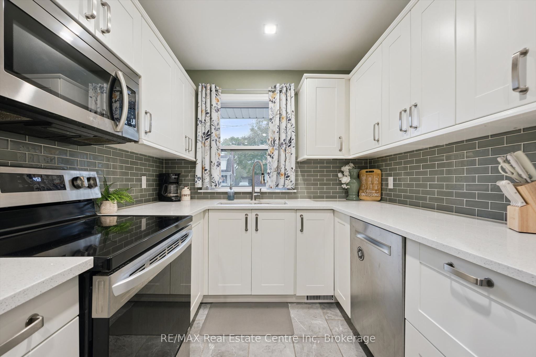 22 Fifth Avenue Property Photo 8