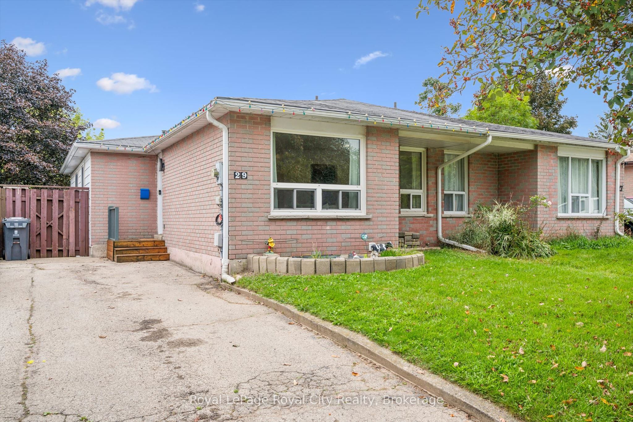 29 Mcilwraith Crescent Property Photo 2