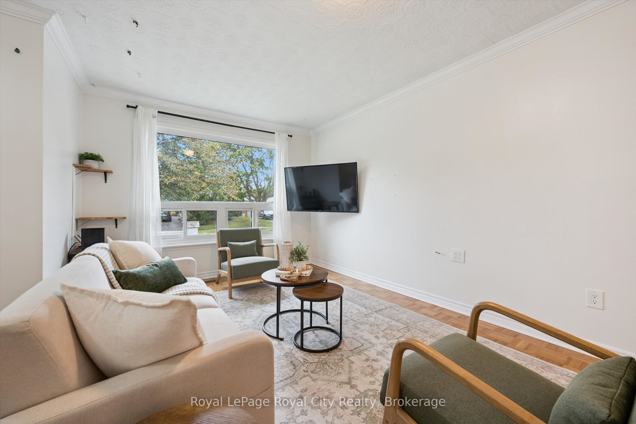 29 Mcilwraith Crescent Property Photo 6