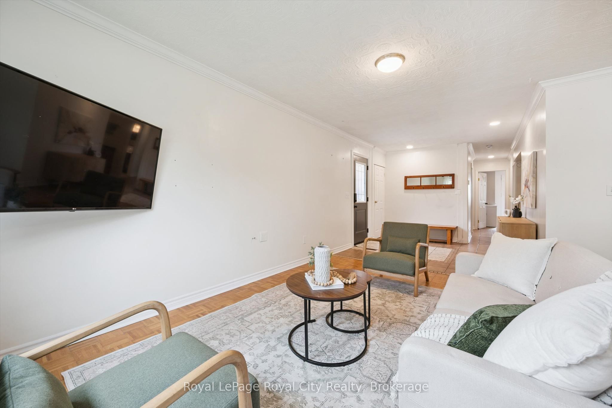 29 Mcilwraith Crescent Property Photo 7