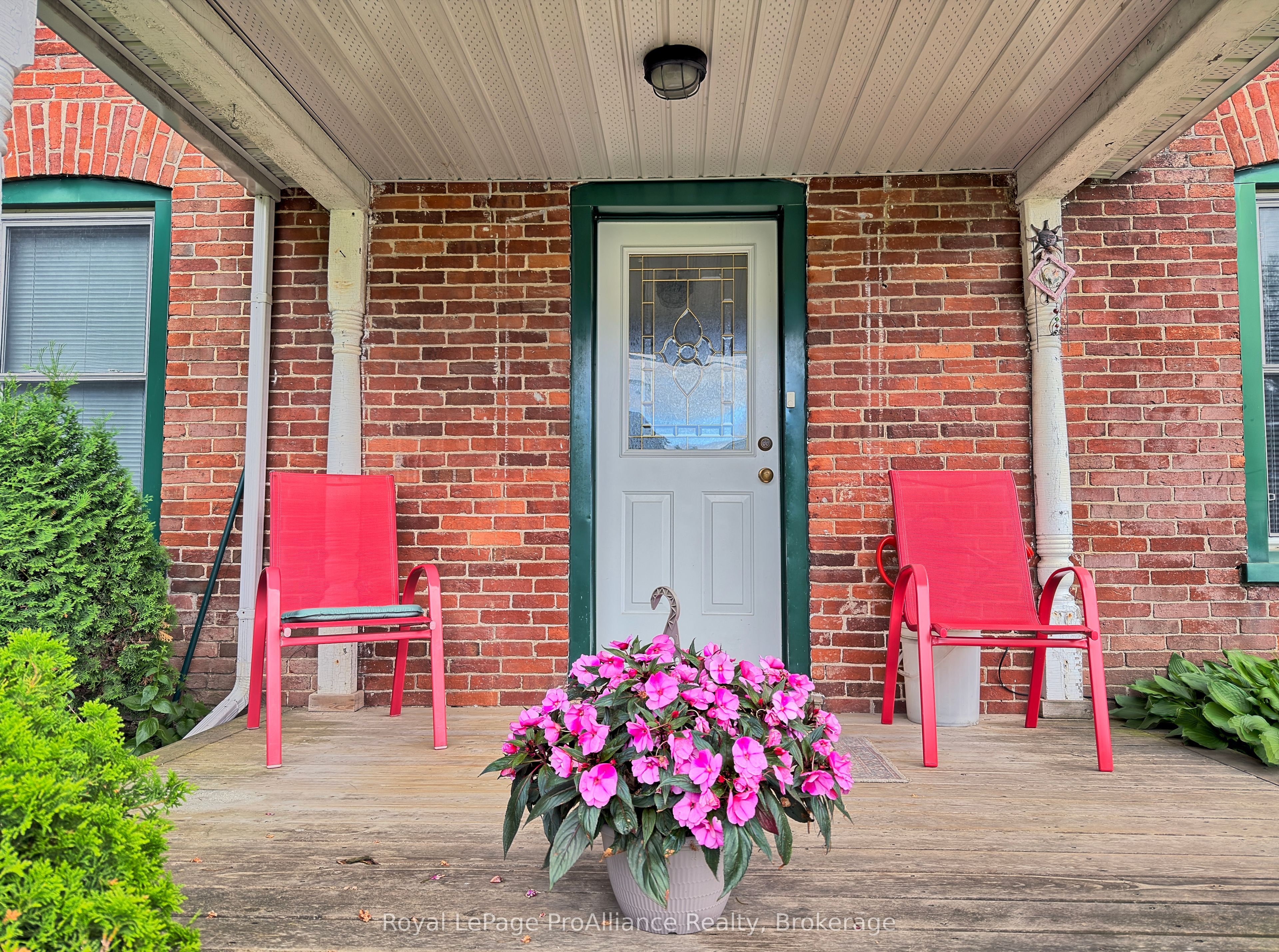 889 Smith Street Property Photo 3