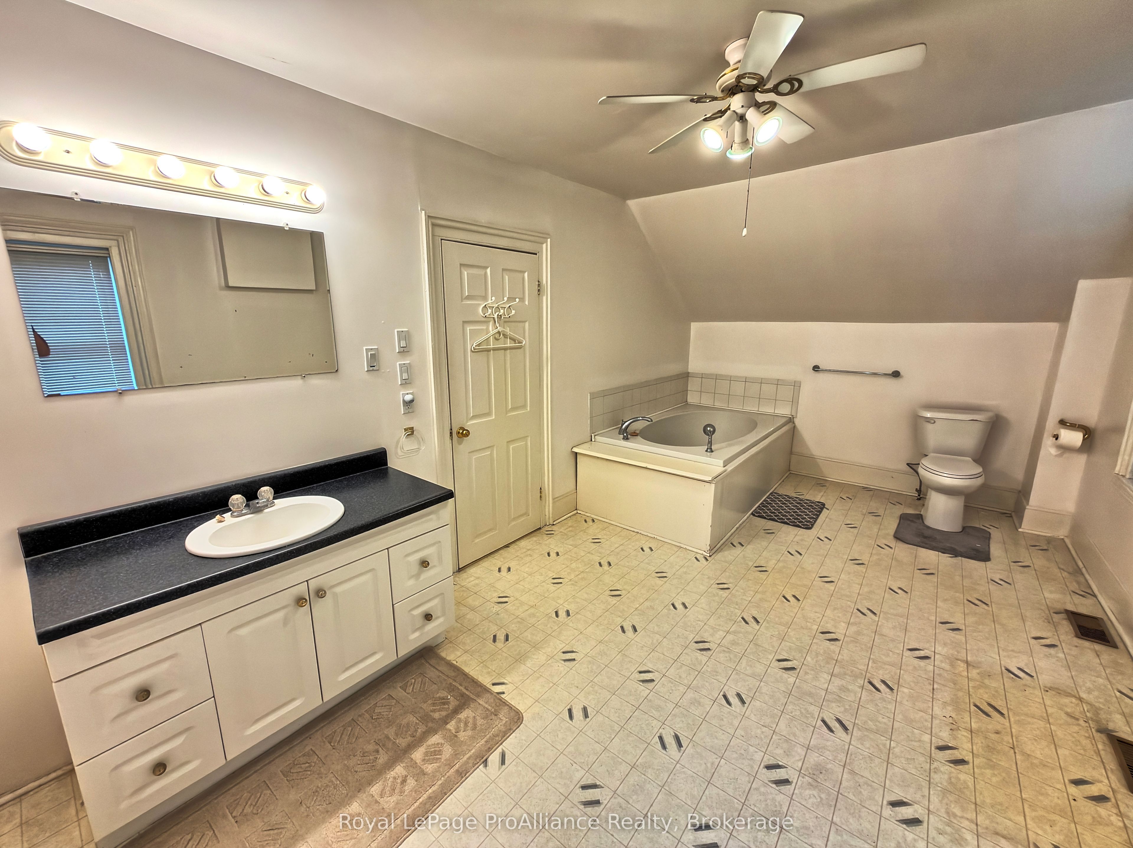889 Smith Street Property Photo 27