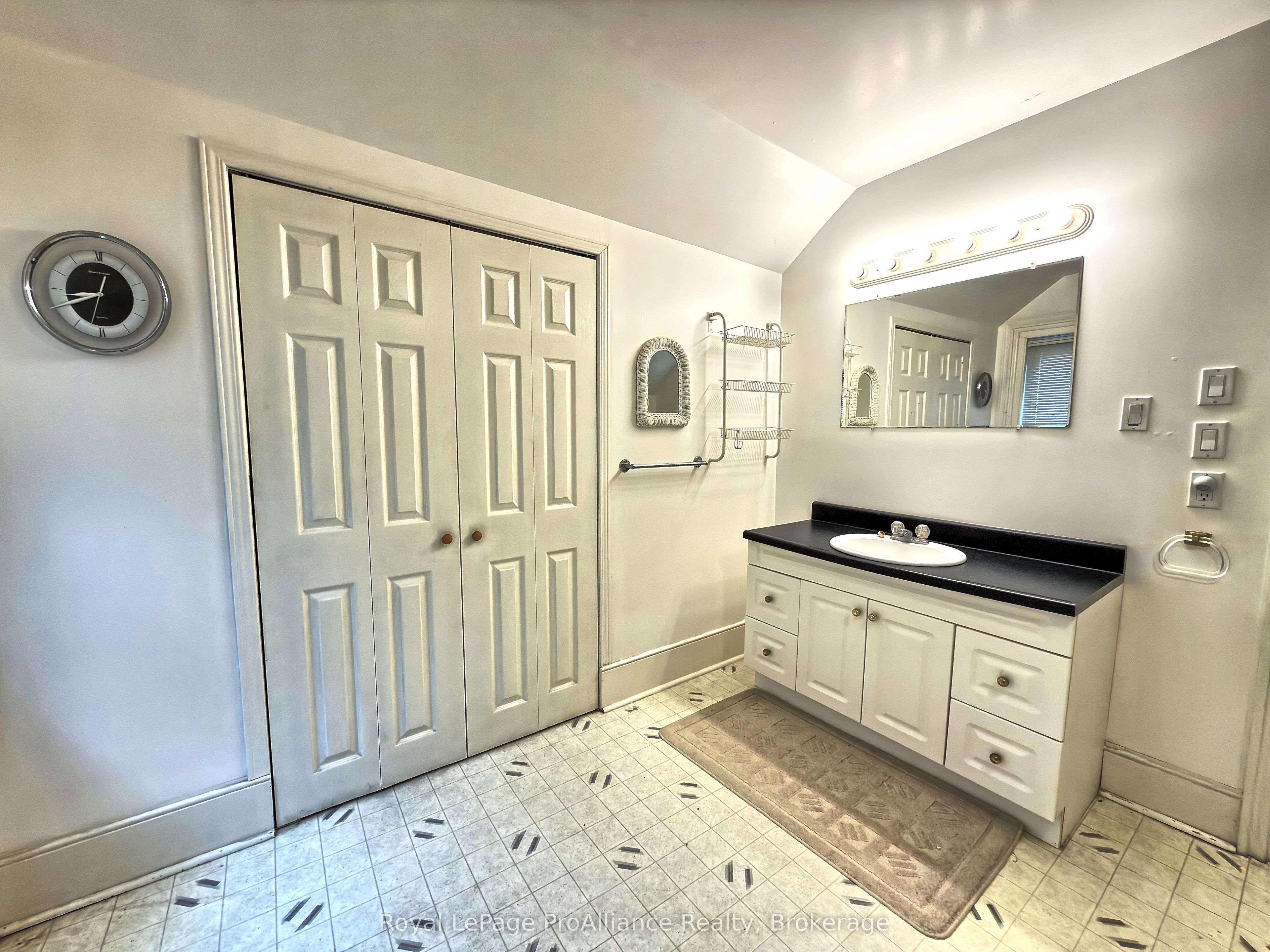 889 Smith Street Property Photo 28