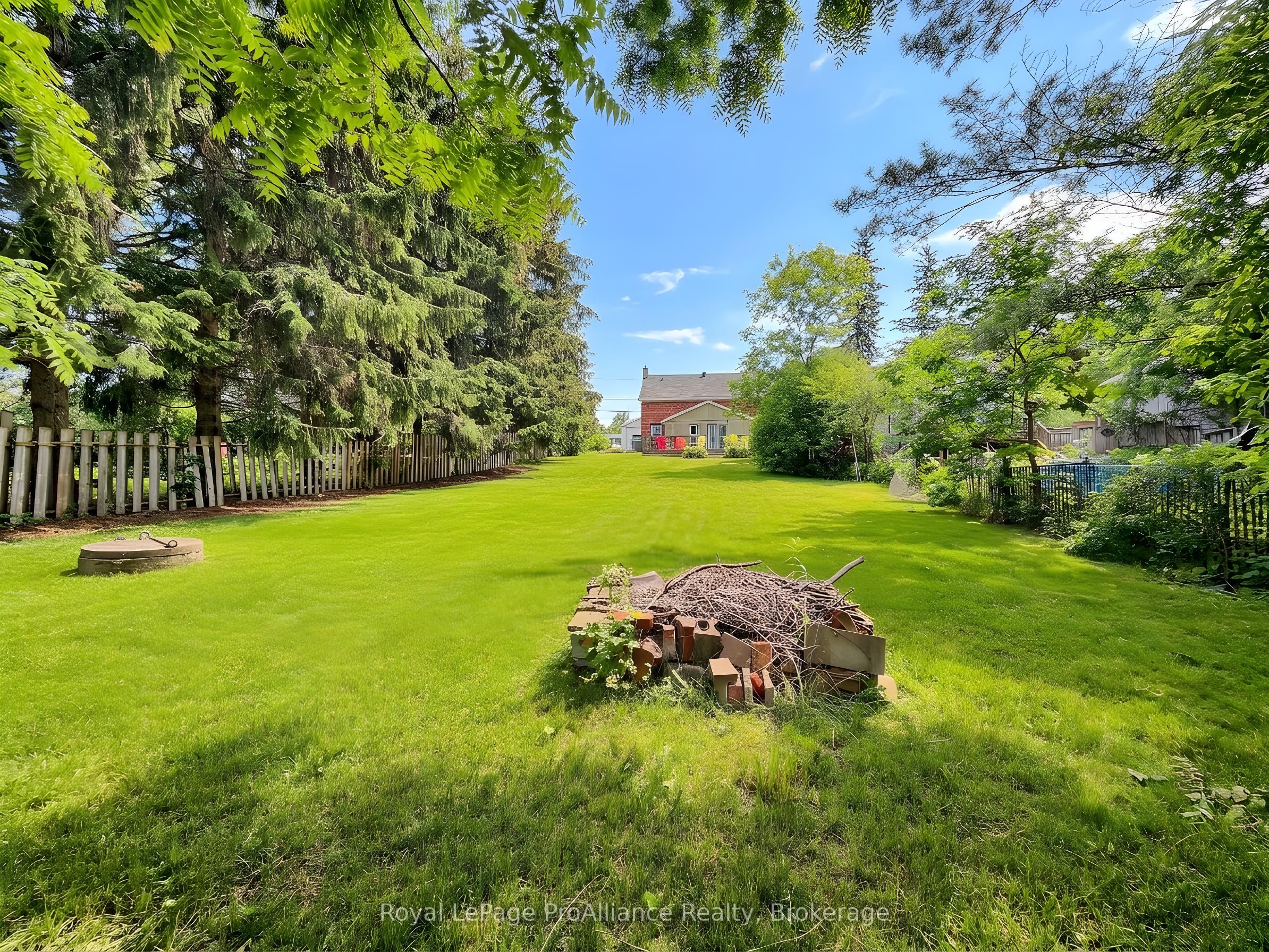 889 Smith Street Property Photo 32