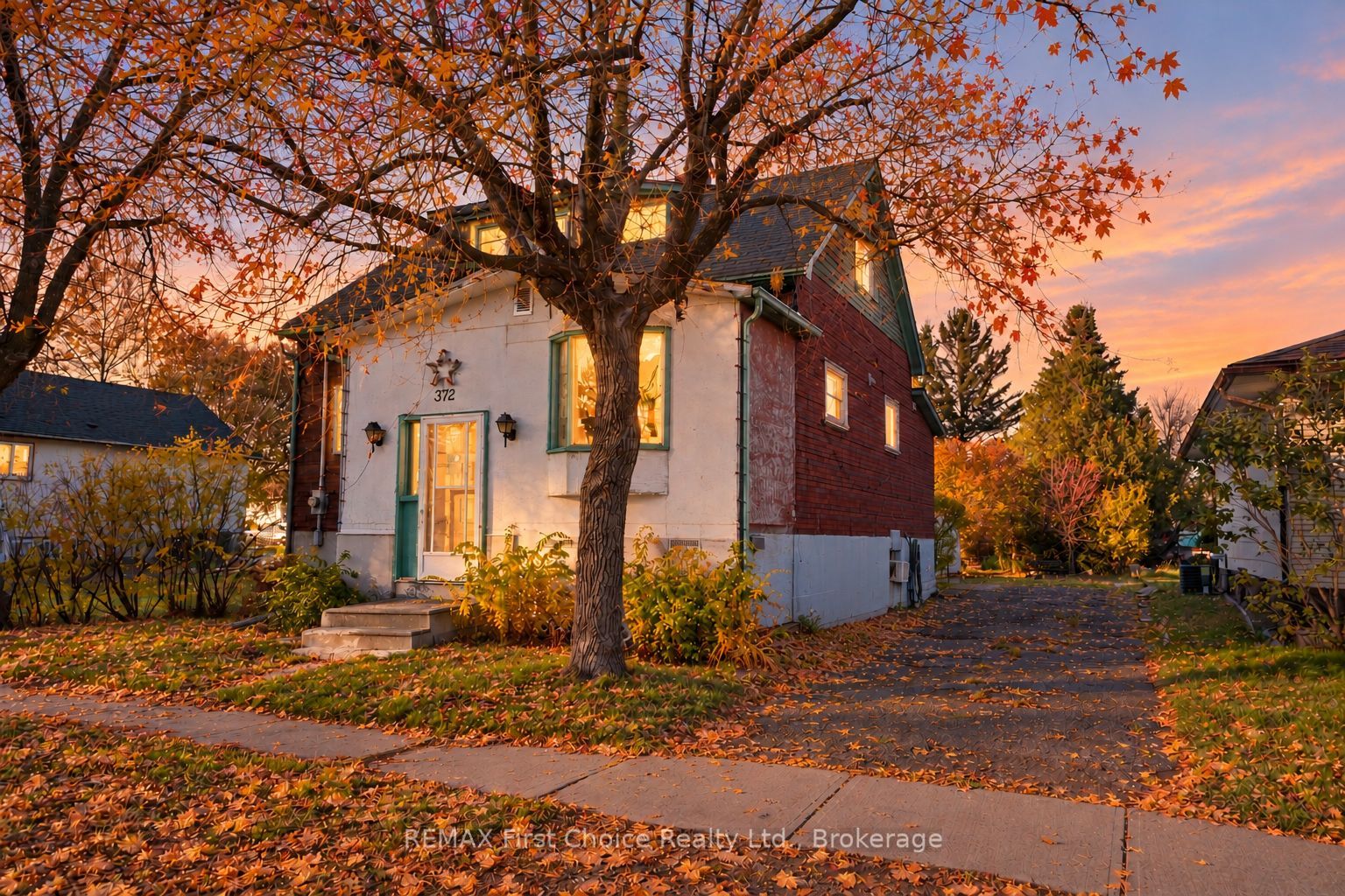 372 Inchiquin Street Property Photo 1