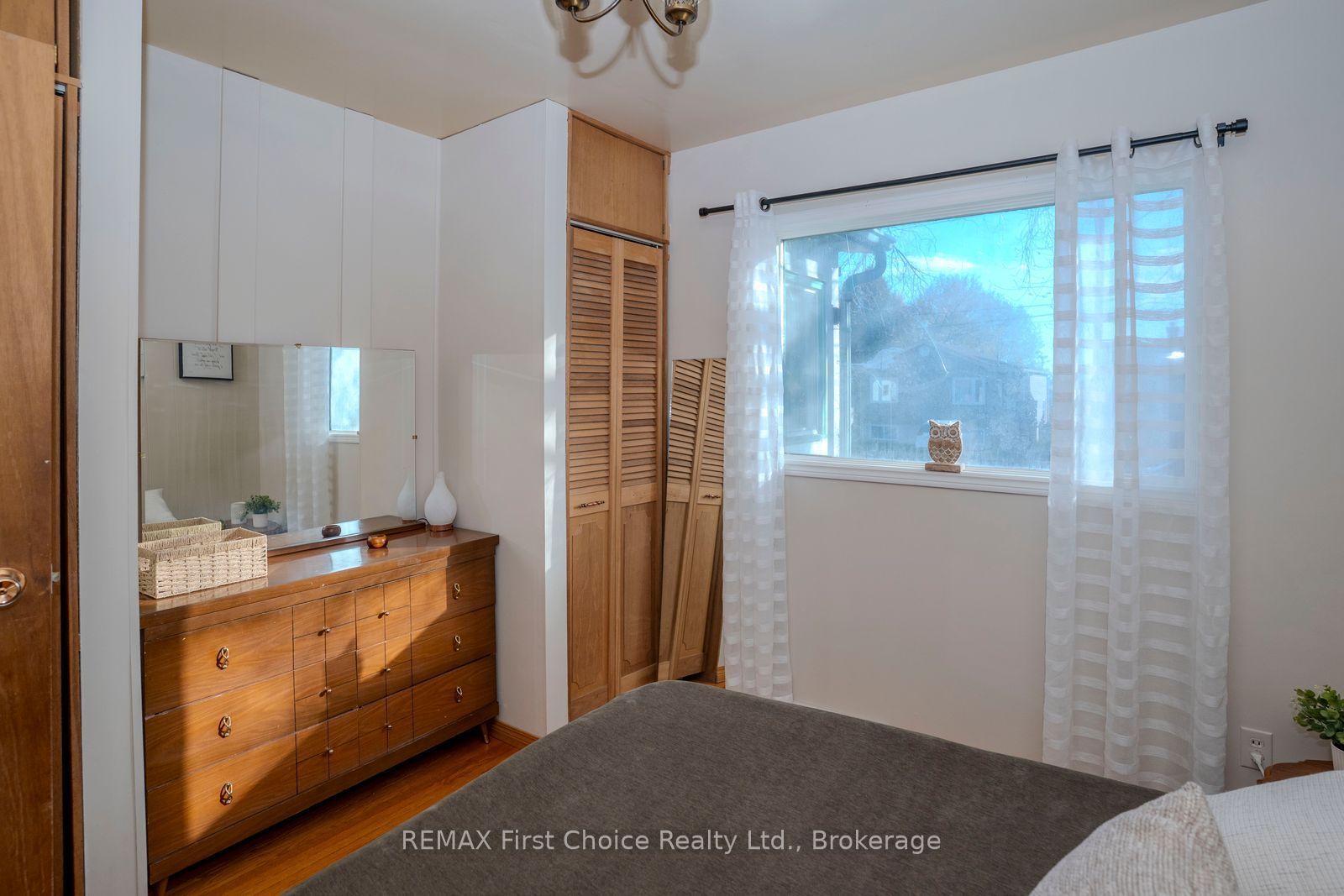 372 Inchiquin Street Property Photo 3