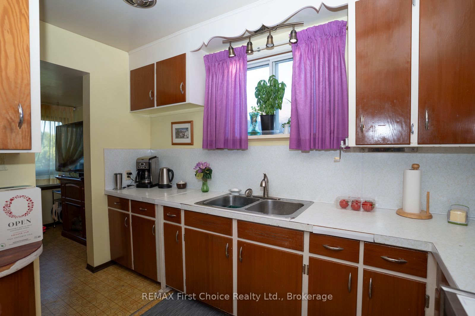 372 Inchiquin Street Property Photo 13