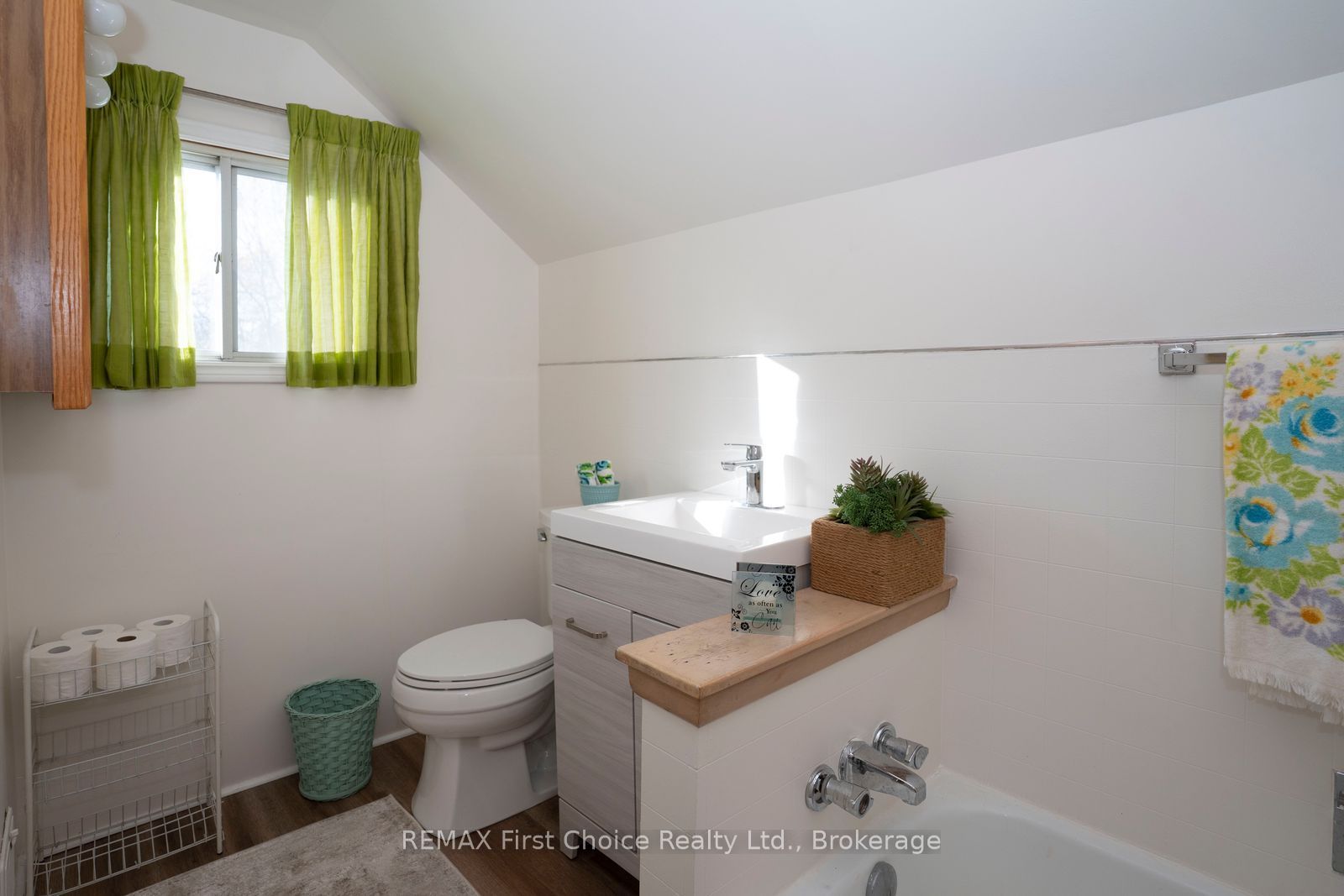 372 Inchiquin Street Property Photo 24