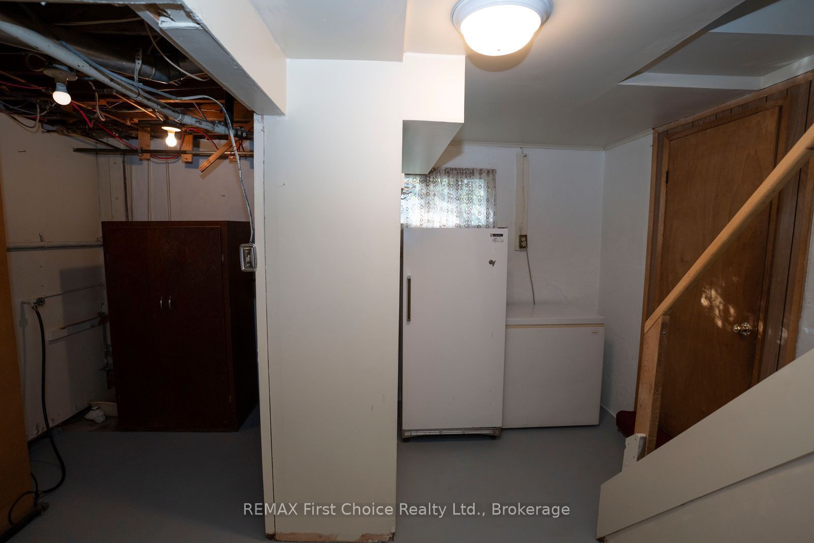 372 Inchiquin Street Property Photo 32