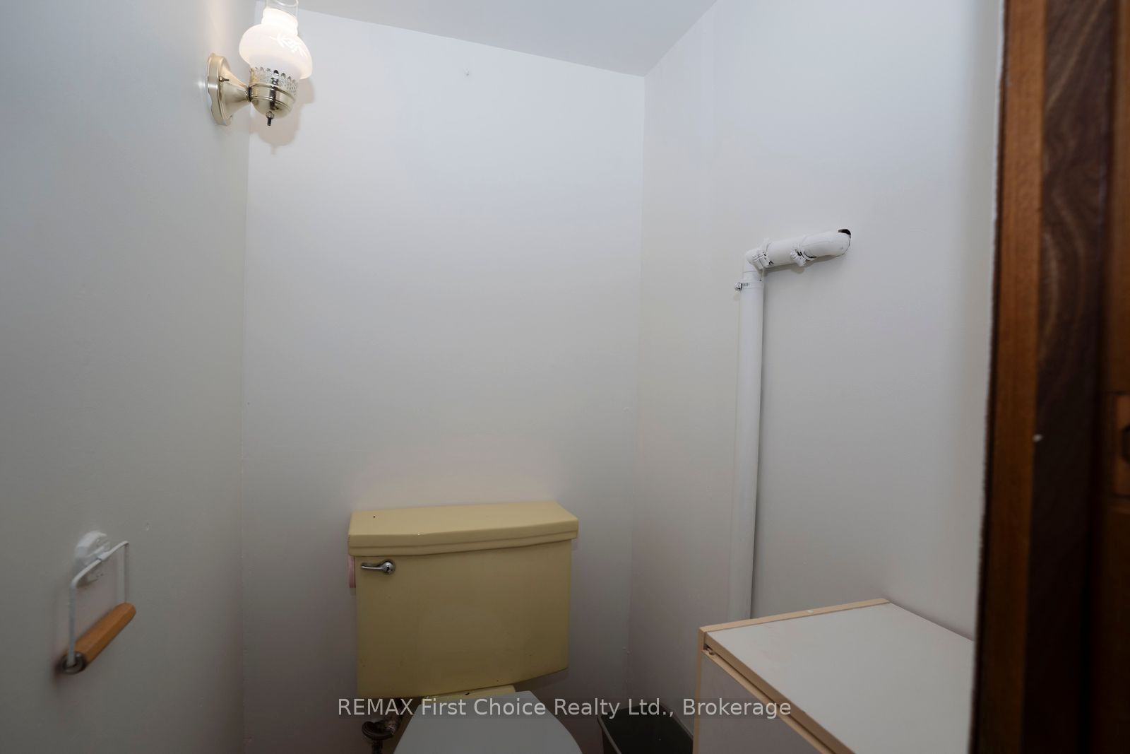 372 Inchiquin Street Property Photo 33